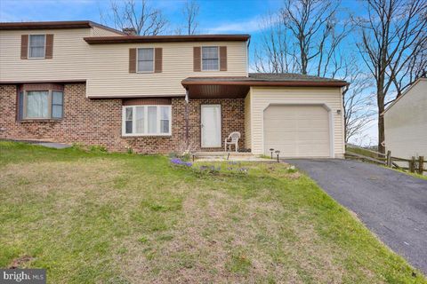 Photo of 1740 Acorn Drive, READING, PA 19608 (MLS # PABK2070562)