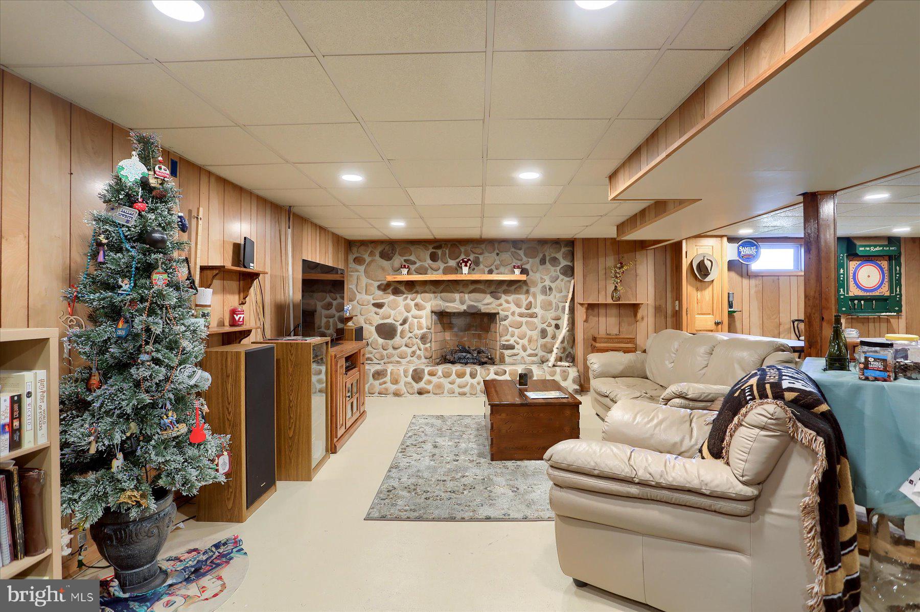 SKYLINE VIEW - Residential