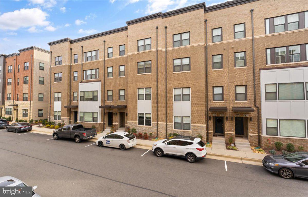 ONE LOUDOUN - Residential Lease