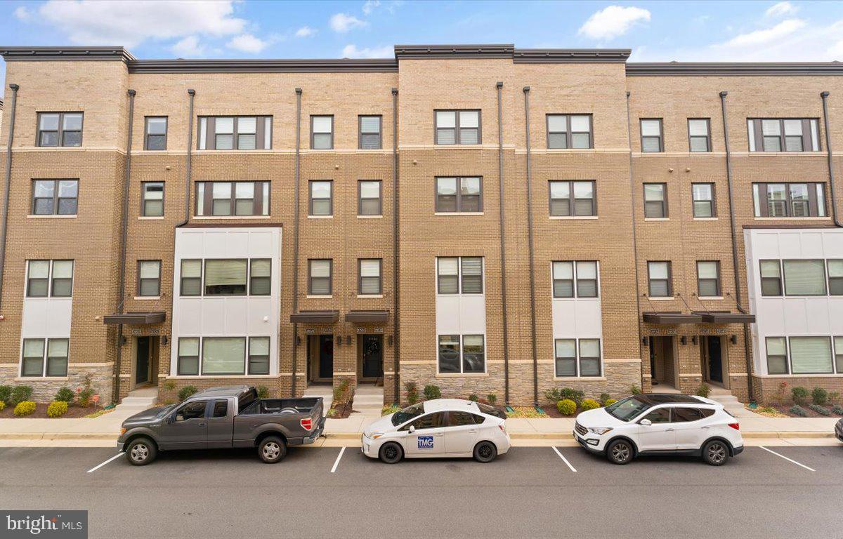 ONE LOUDOUN - Residential Lease