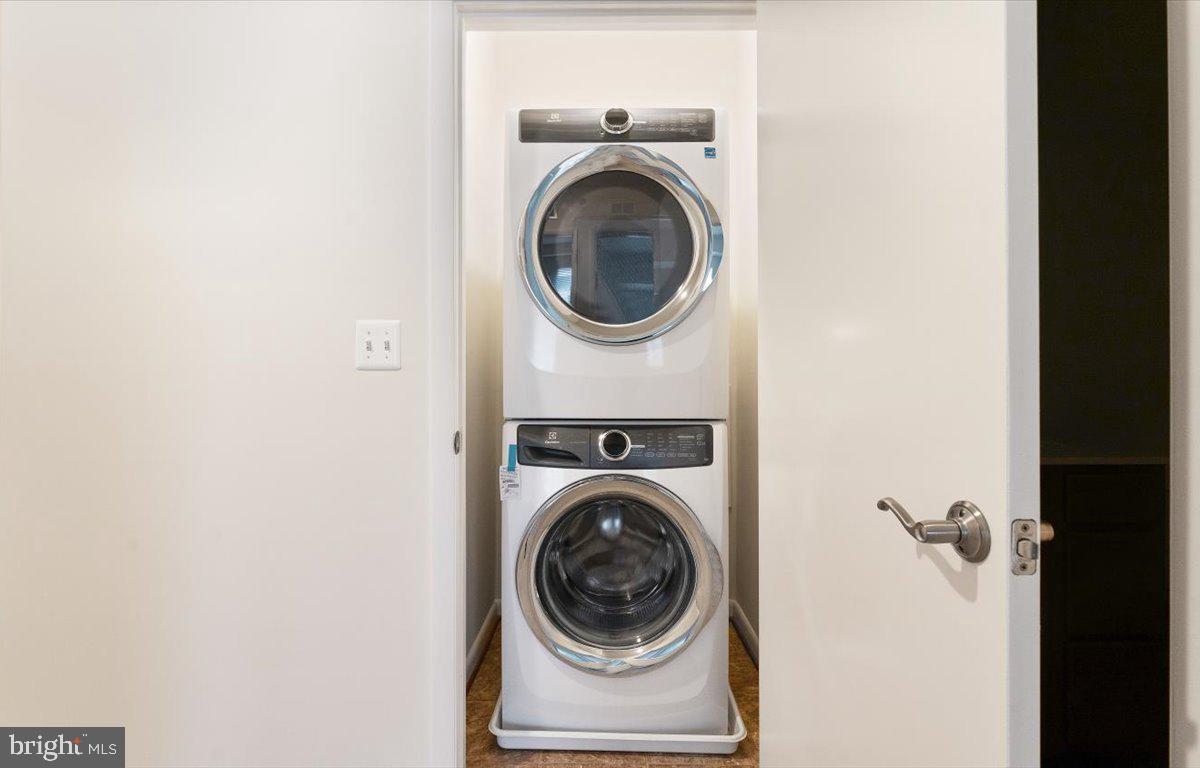 ONE LOUDOUN - Residential Lease