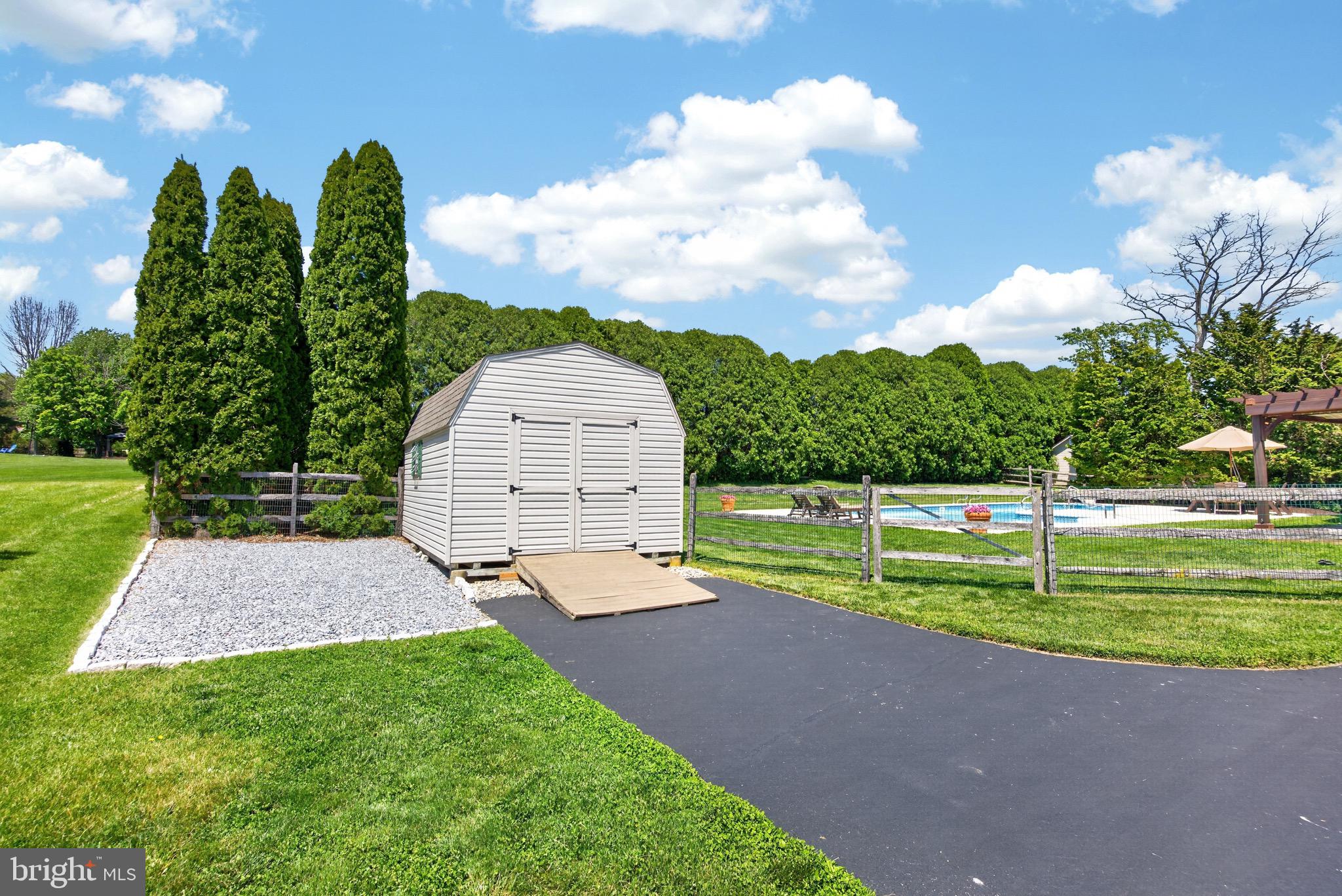 PENNINGTONVILLE MEADOWS - Residential