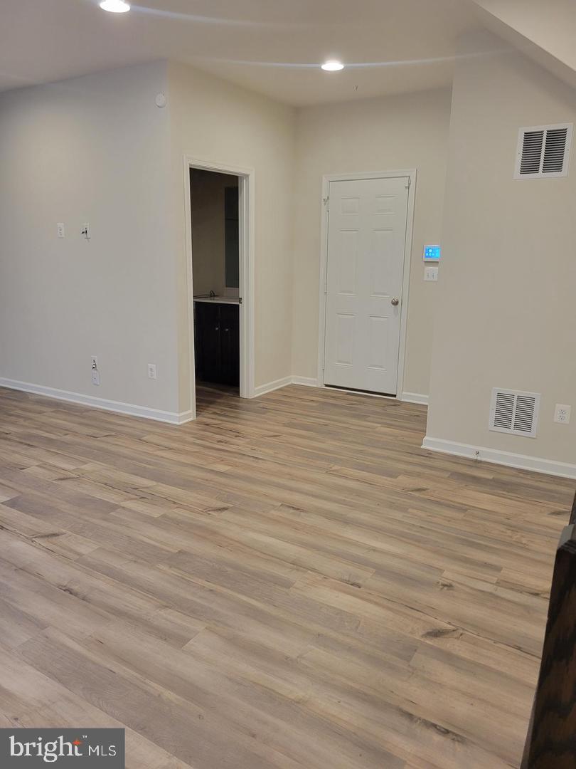 WESTRIDGE AT WESTPHALIA - Residential Lease