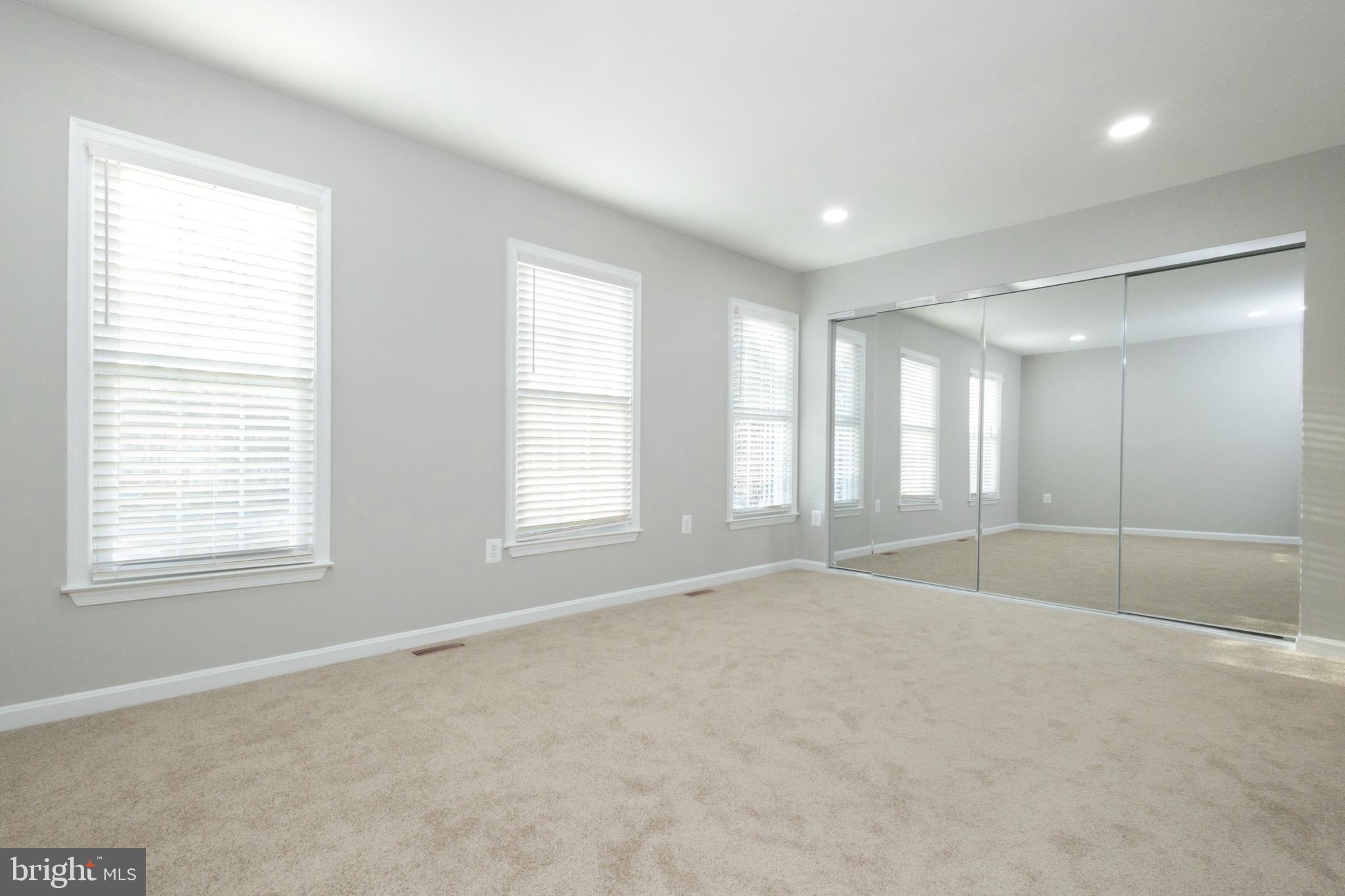 SARATOGA TOWNHOUSES - Residential