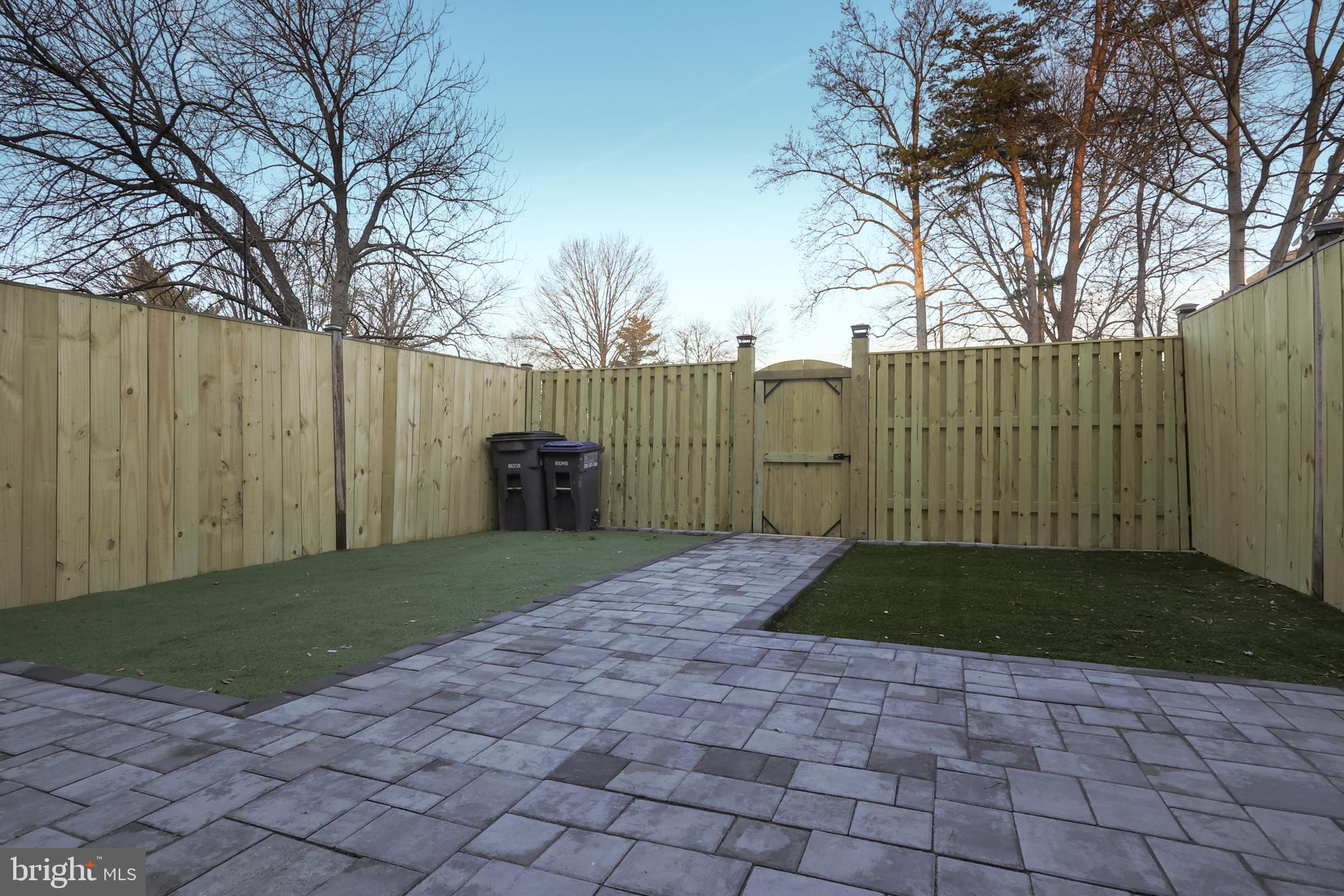 SARATOGA TOWNHOUSES - Residential