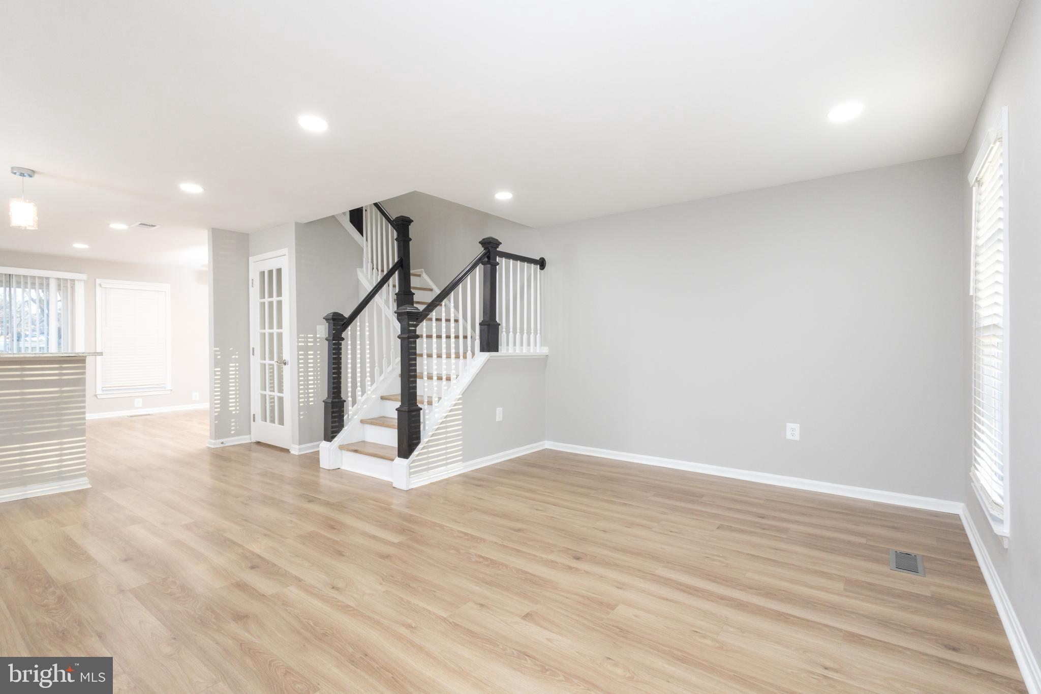 SARATOGA TOWNHOUSES - Residential