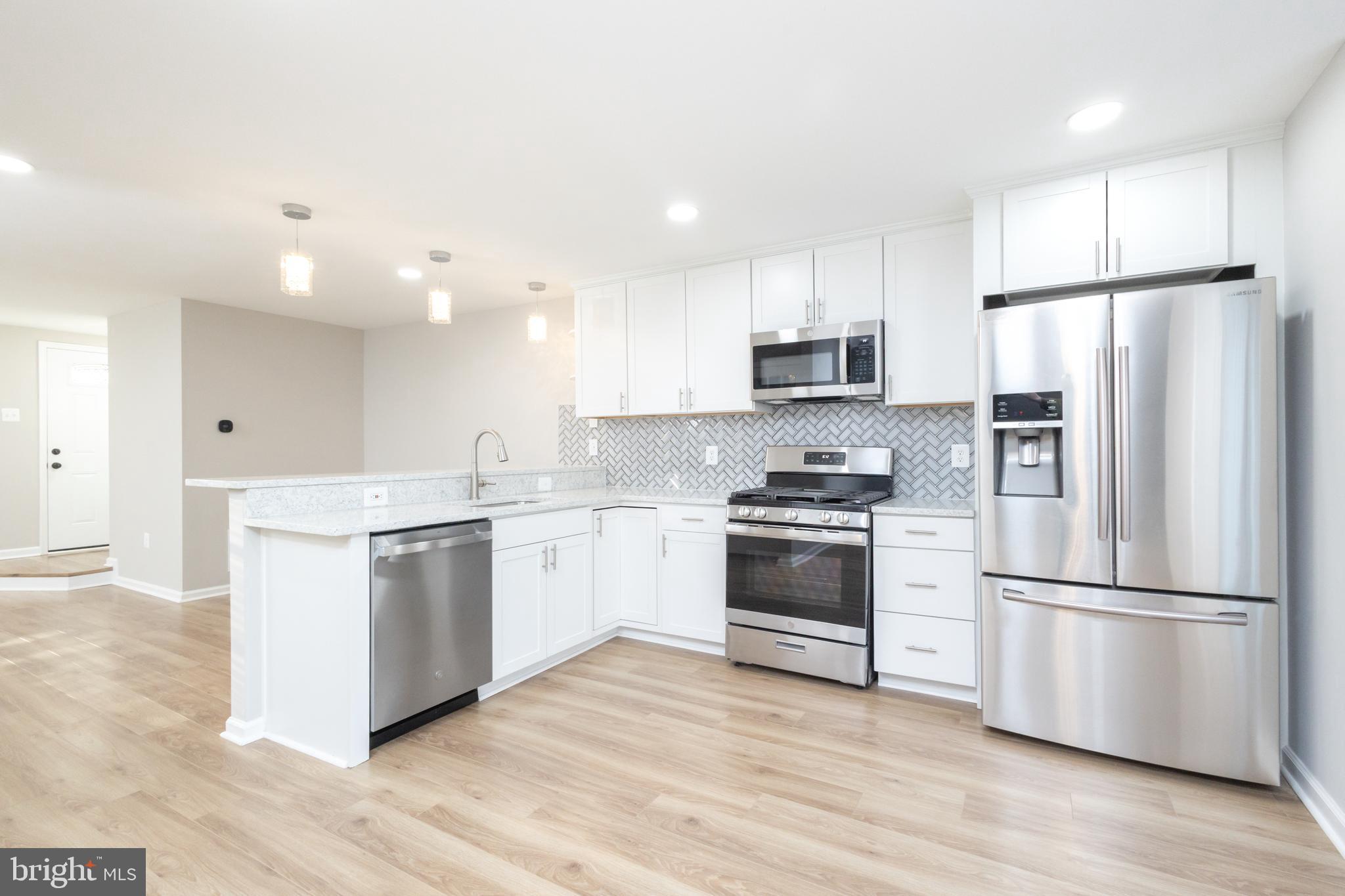 SARATOGA TOWNHOUSES - Residential