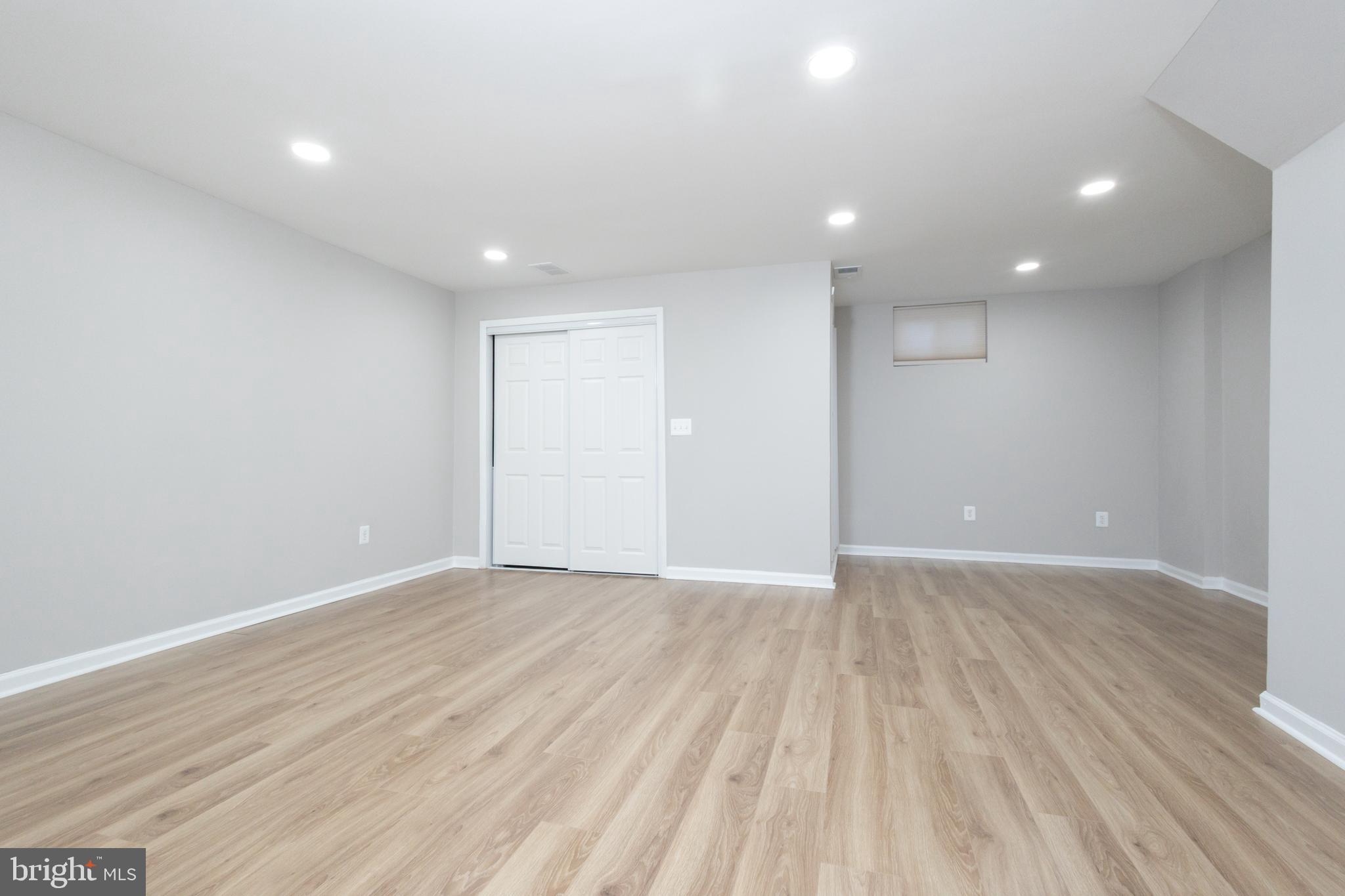 SARATOGA TOWNHOUSES - Residential