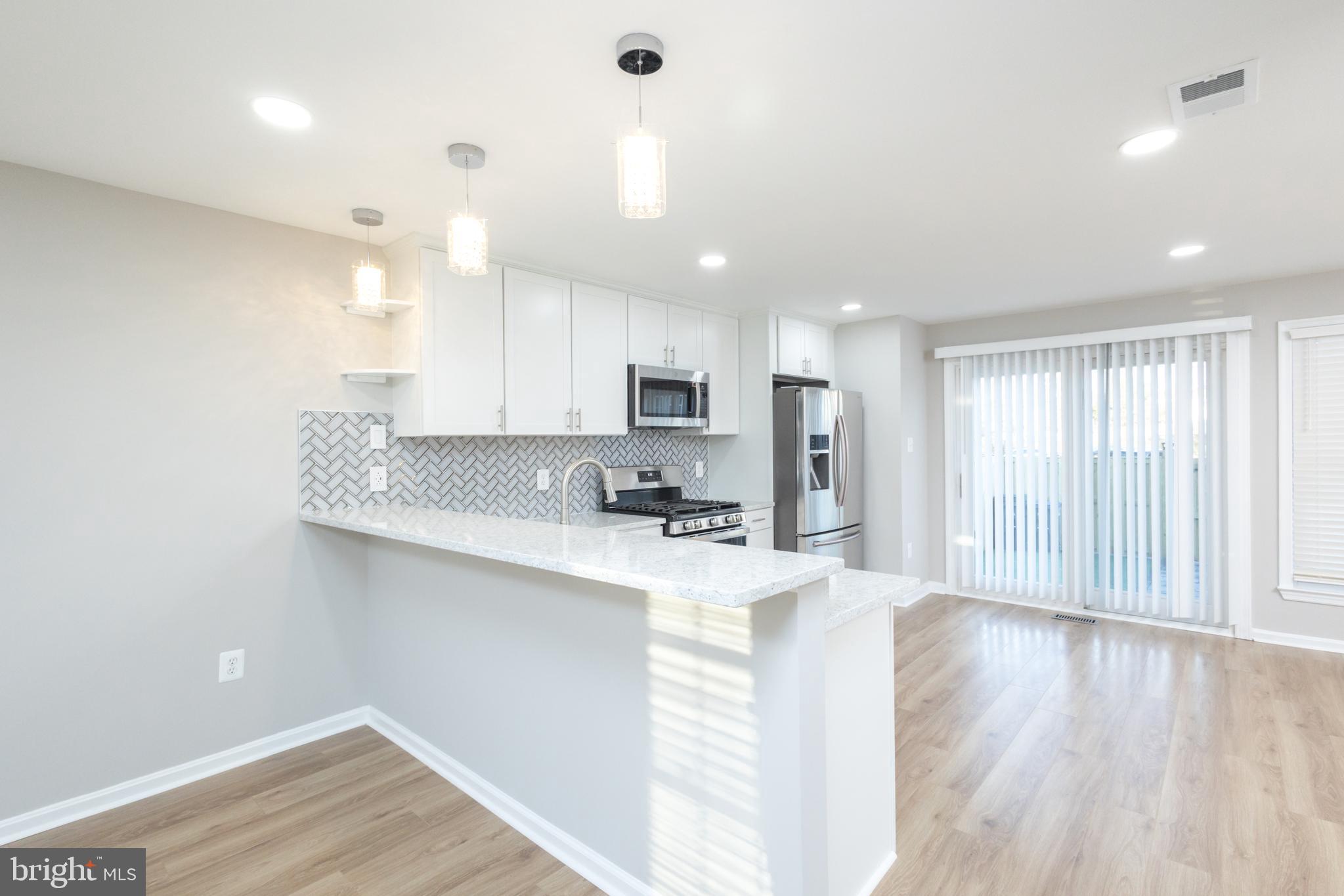 SARATOGA TOWNHOUSES - Residential