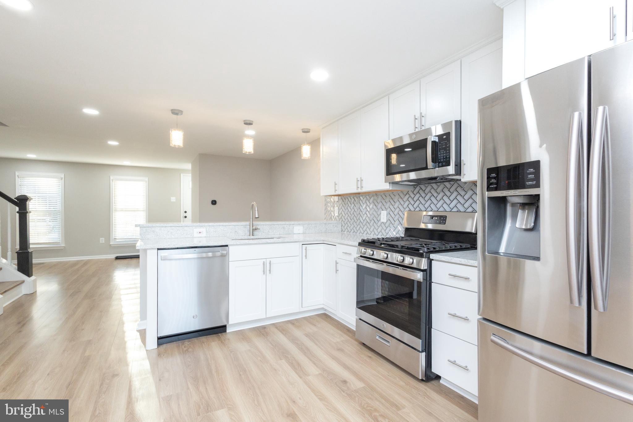 SARATOGA TOWNHOUSES - Residential