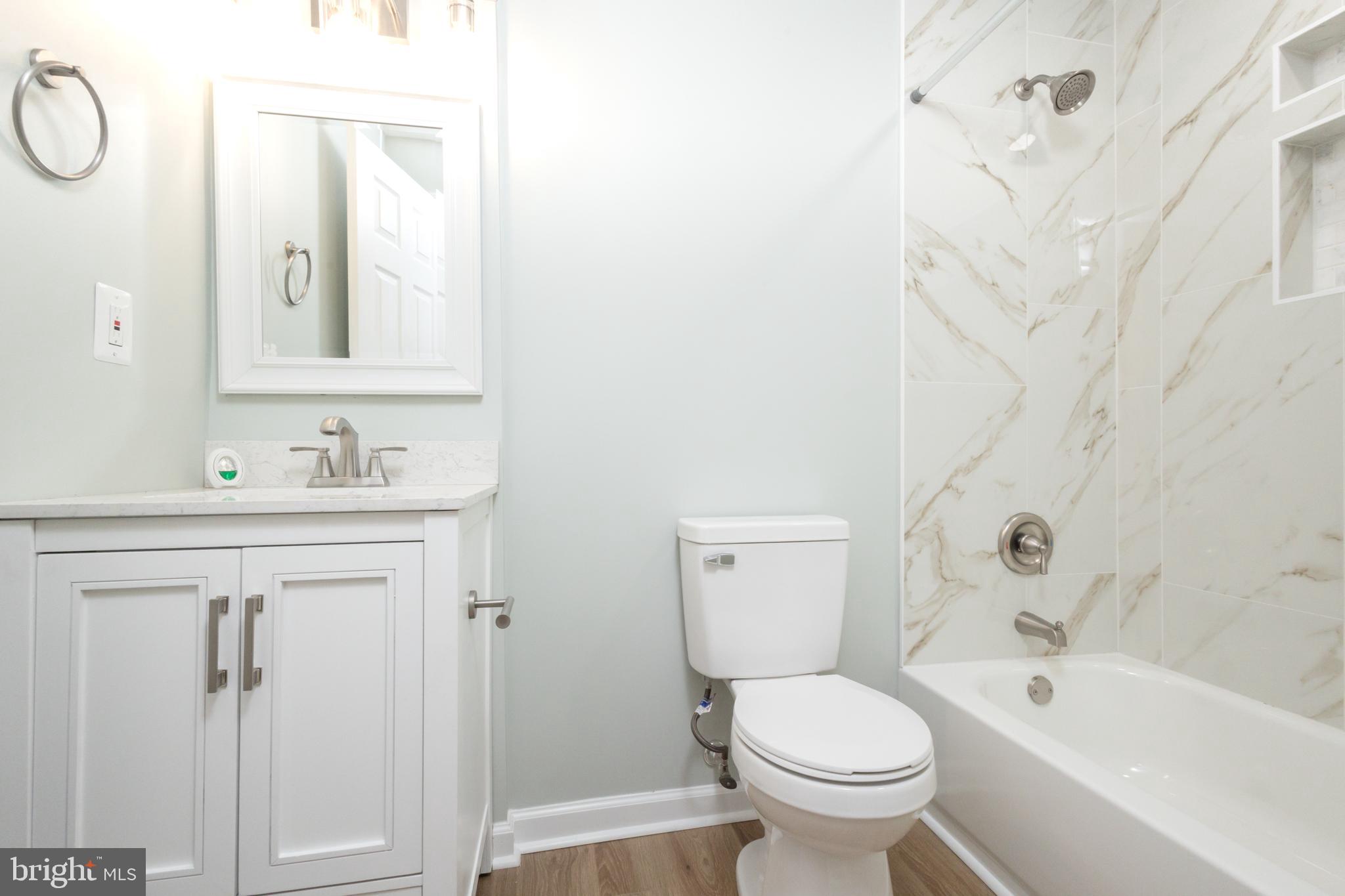 SARATOGA TOWNHOUSES - Residential