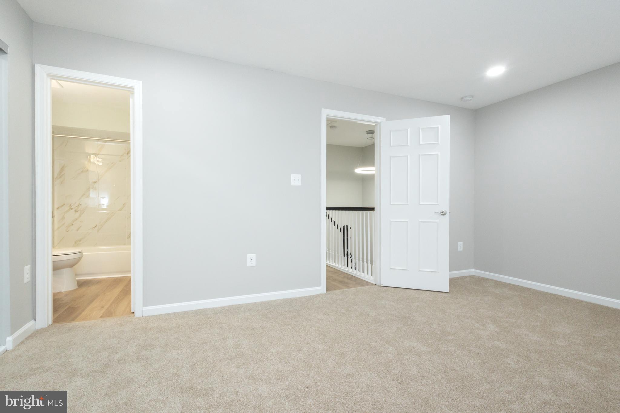 SARATOGA TOWNHOUSES - Residential