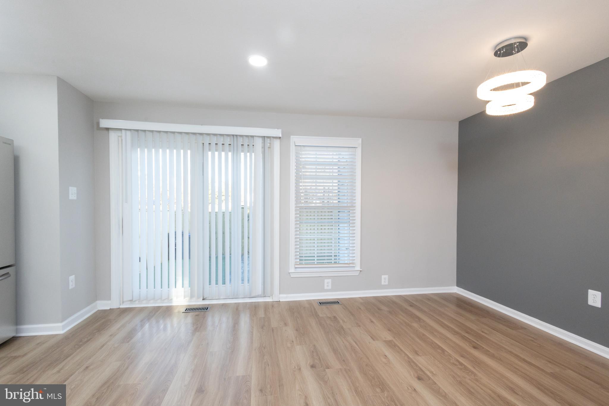 SARATOGA TOWNHOUSES - Residential