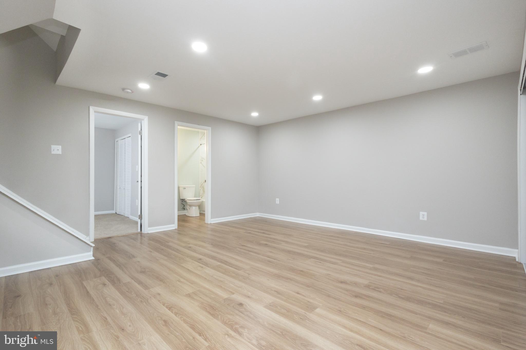 SARATOGA TOWNHOUSES - Residential