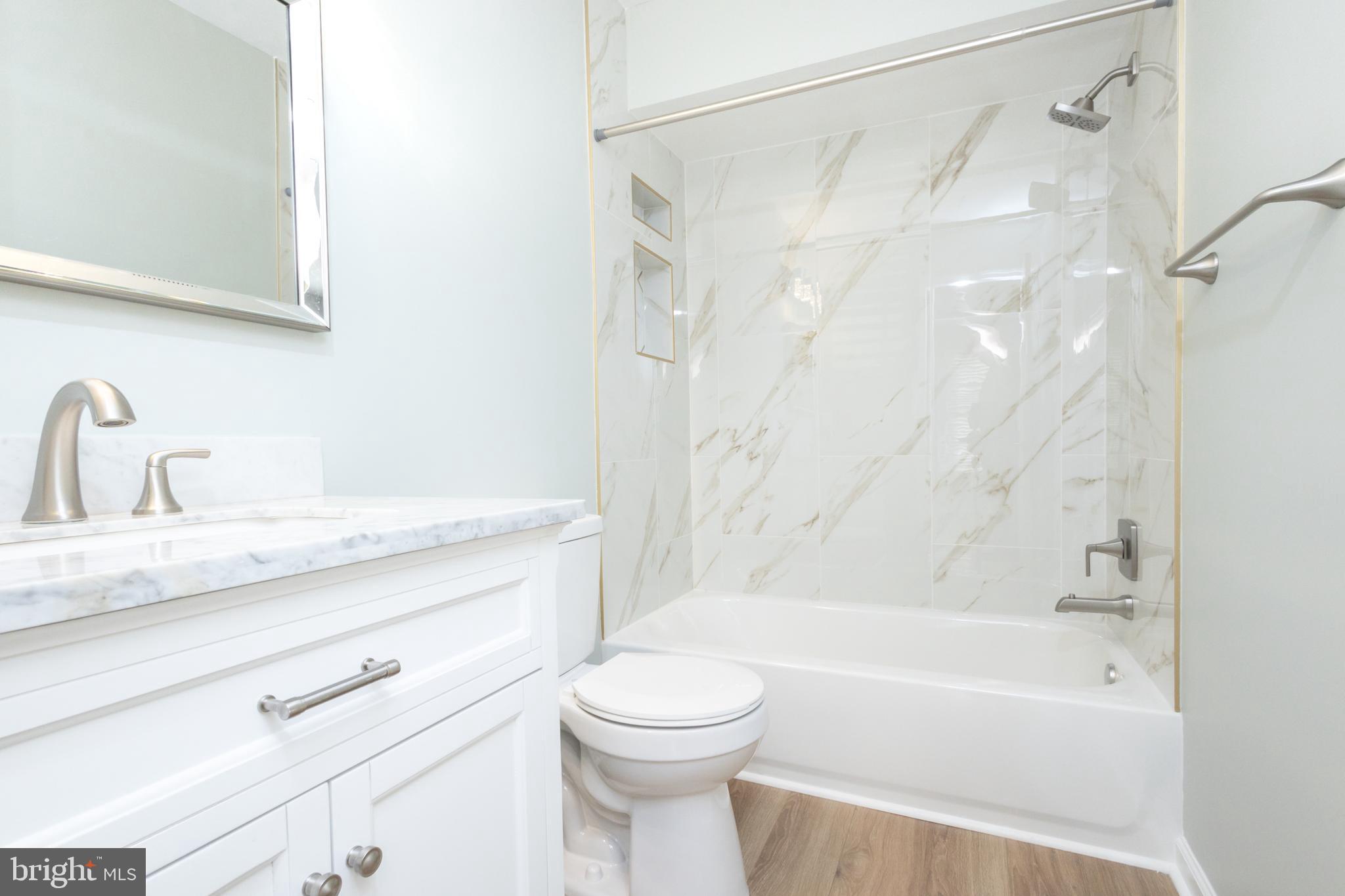 SARATOGA TOWNHOUSES - Residential