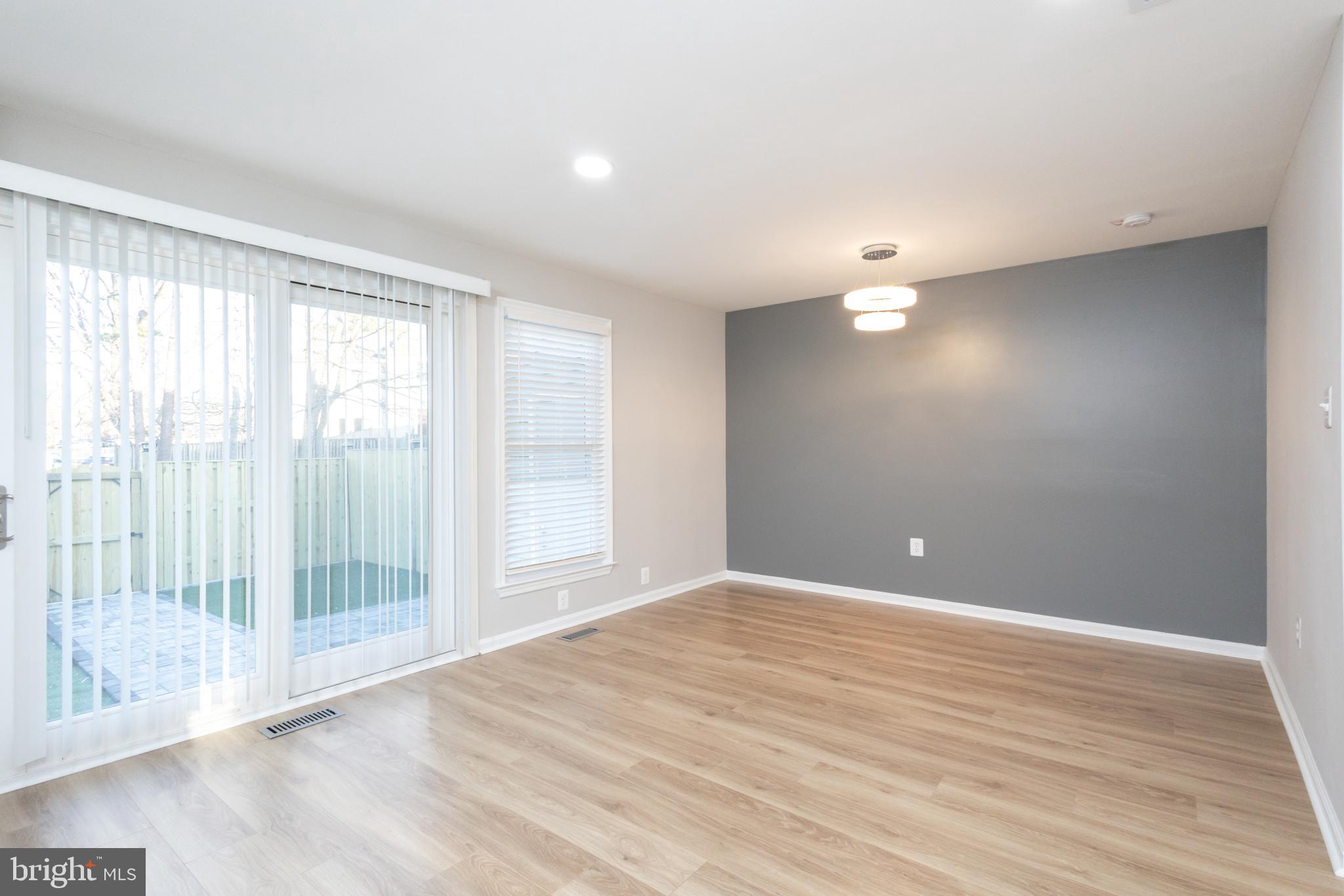 SARATOGA TOWNHOUSES - Residential