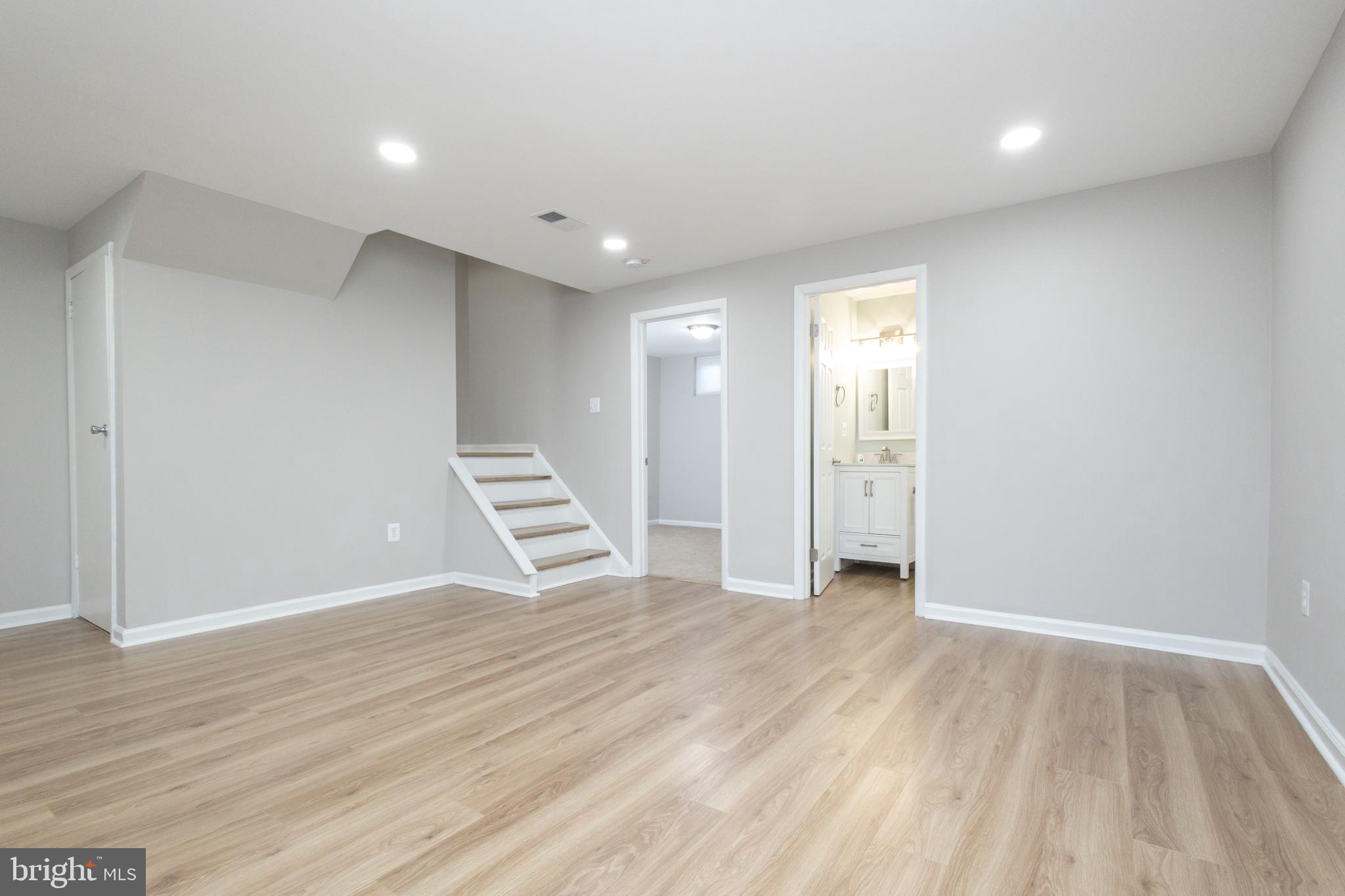 SARATOGA TOWNHOUSES - Residential