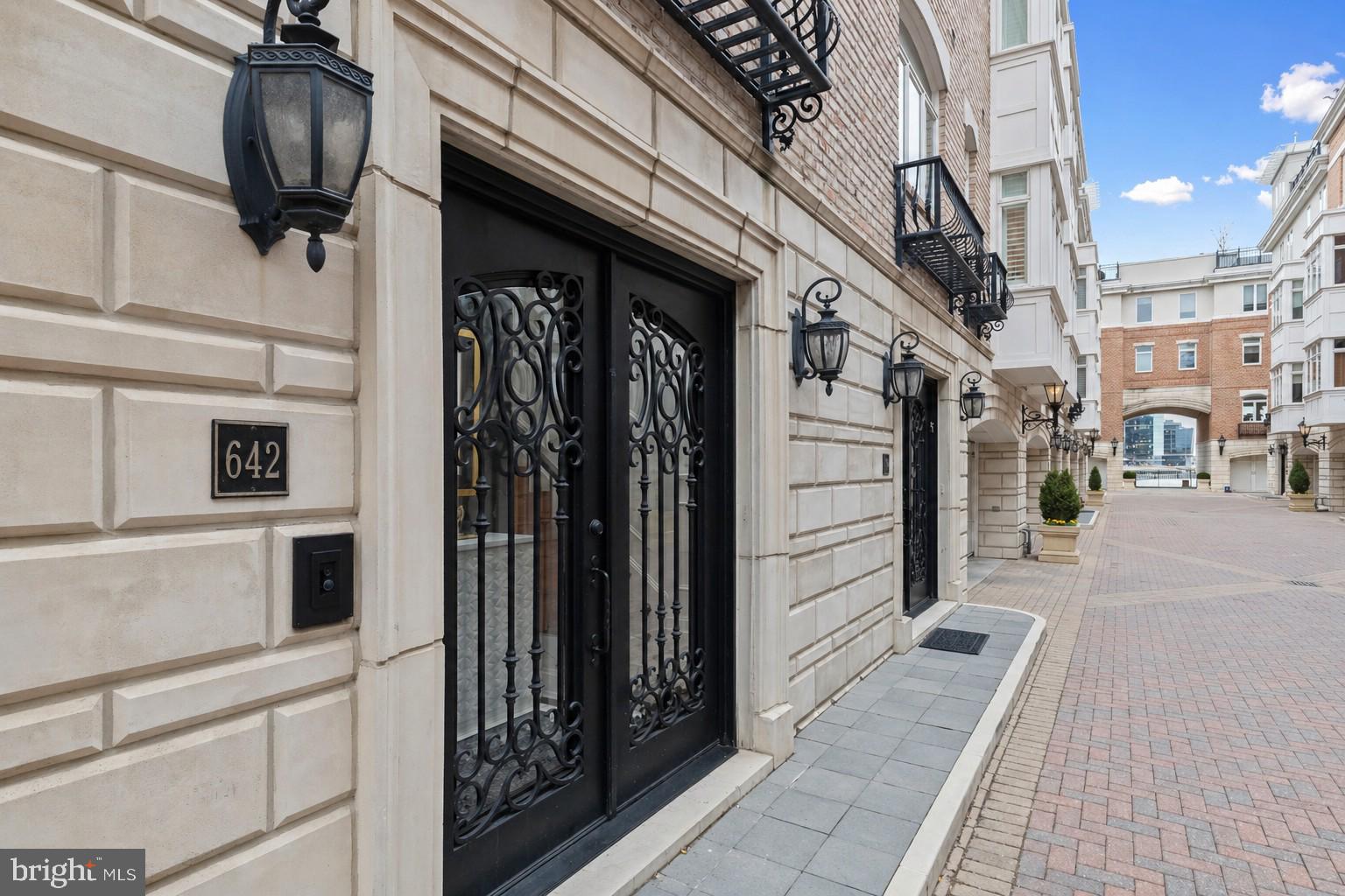 PIER HOMES AT HARBORVIEW - Residential