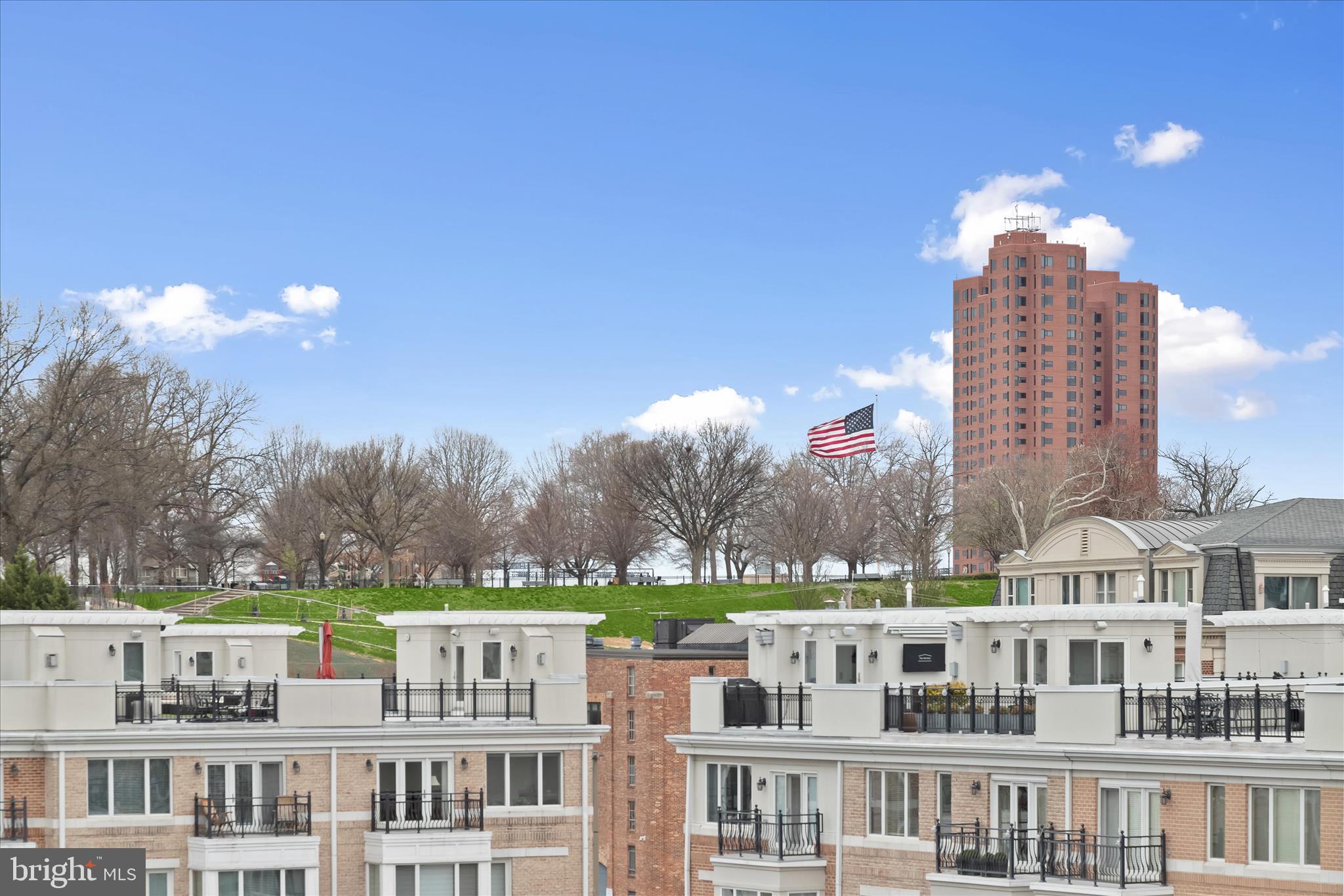 PIER HOMES AT HARBORVIEW - Residential