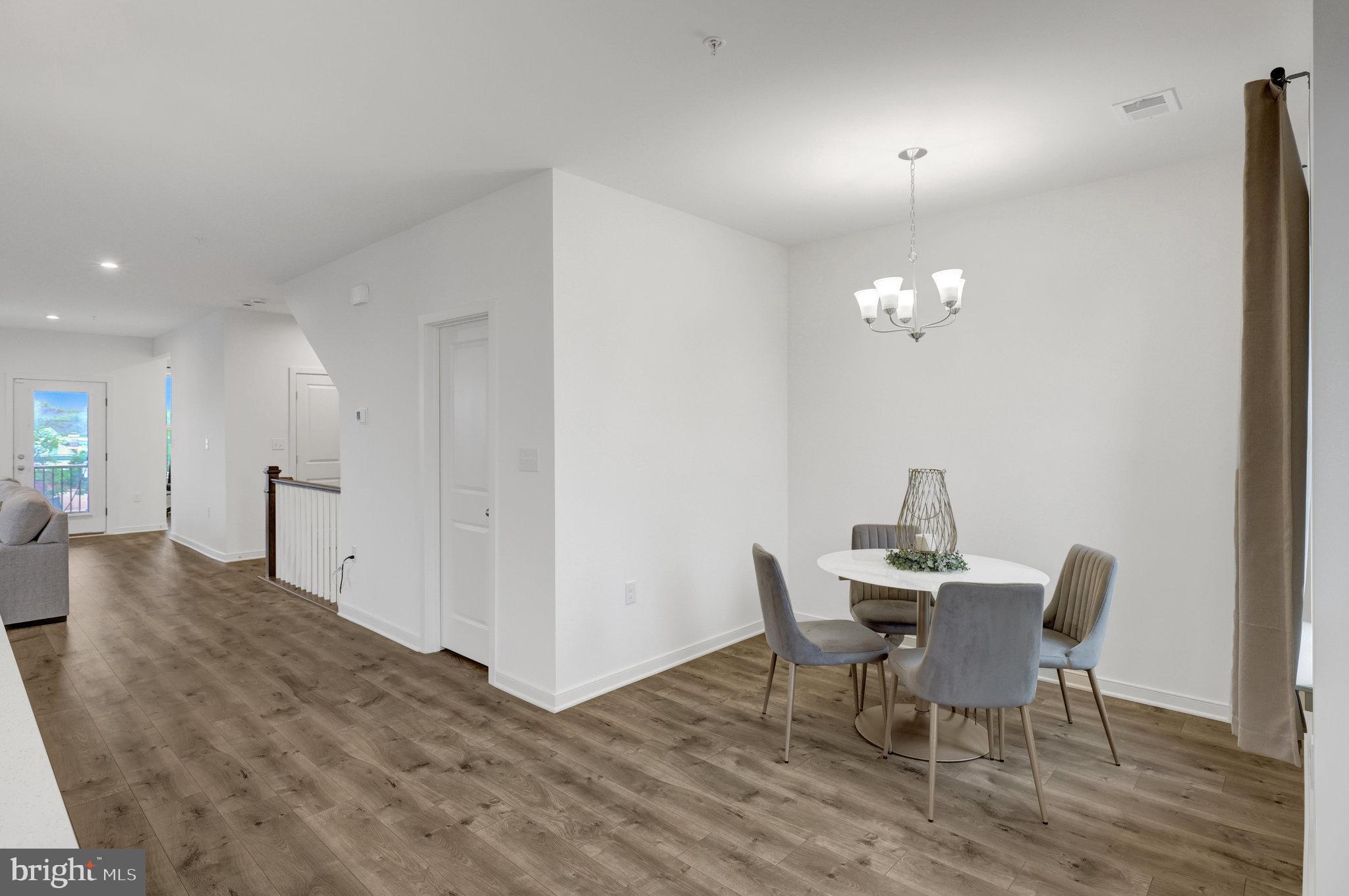 REGAL CHASE - Residential