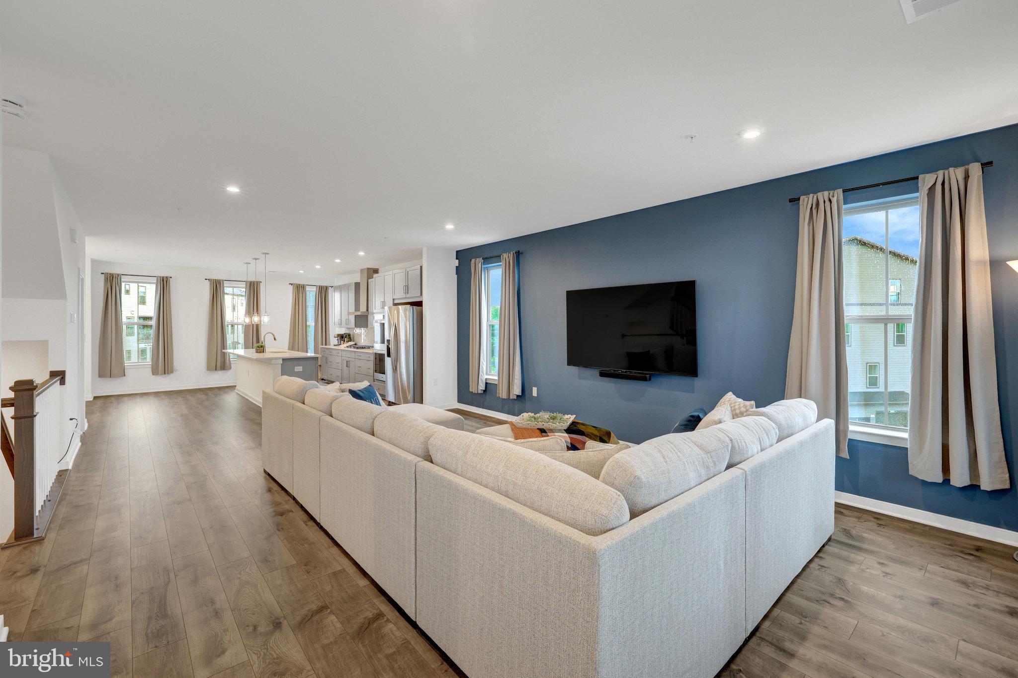 REGAL CHASE - Residential