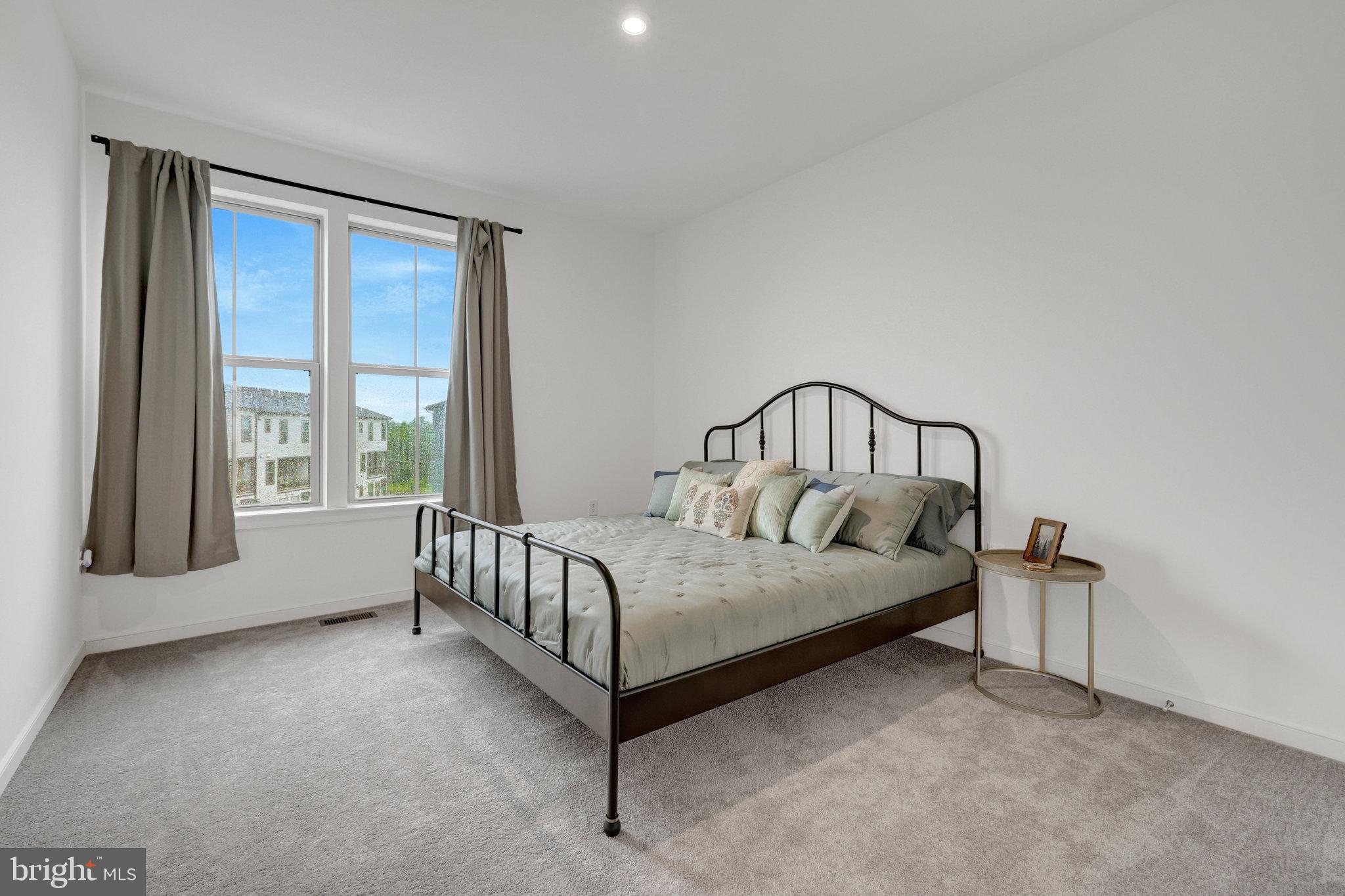 REGAL CHASE - Residential