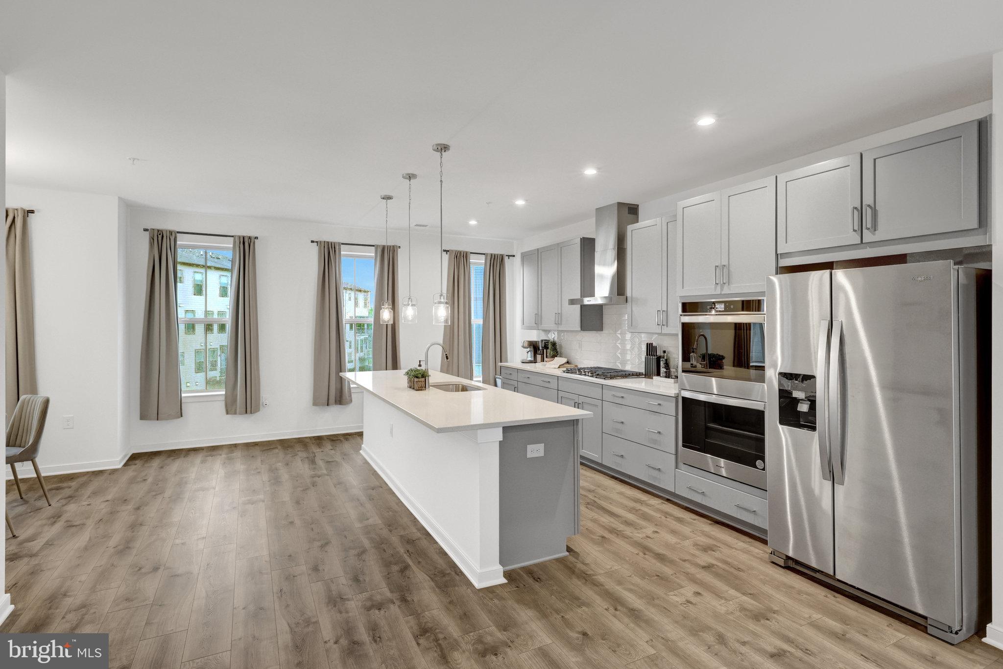 REGAL CHASE - Residential