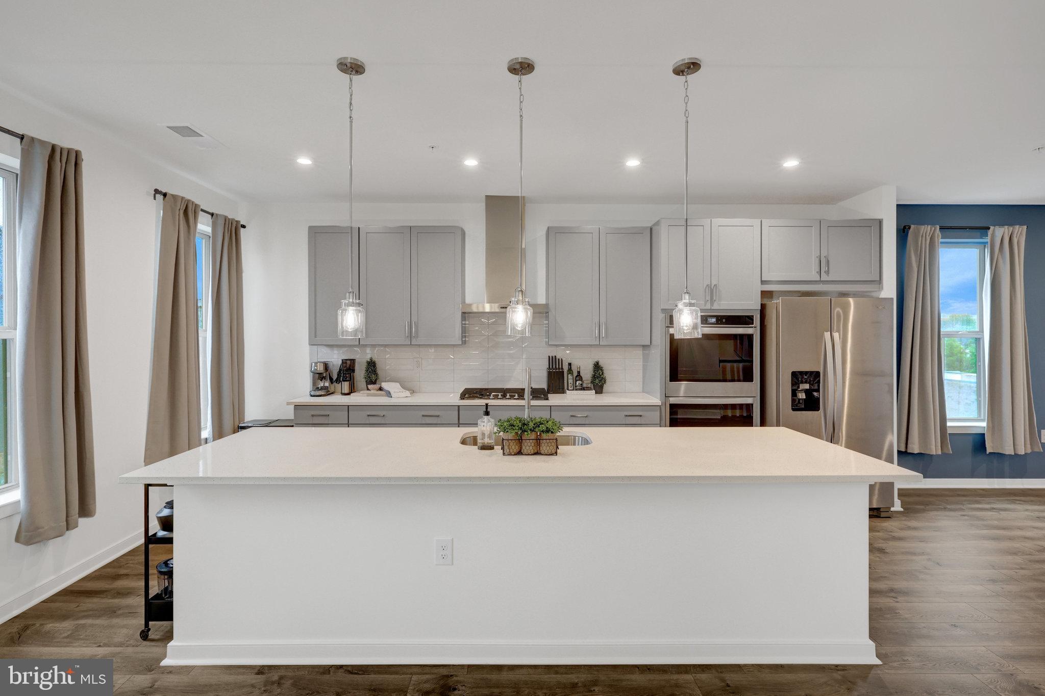 REGAL CHASE - Residential