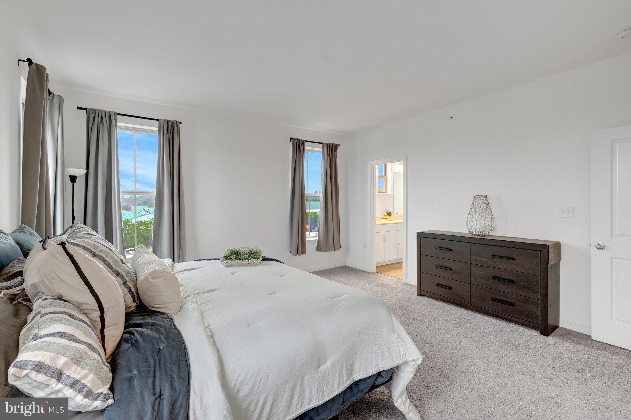 REGAL CHASE - Residential