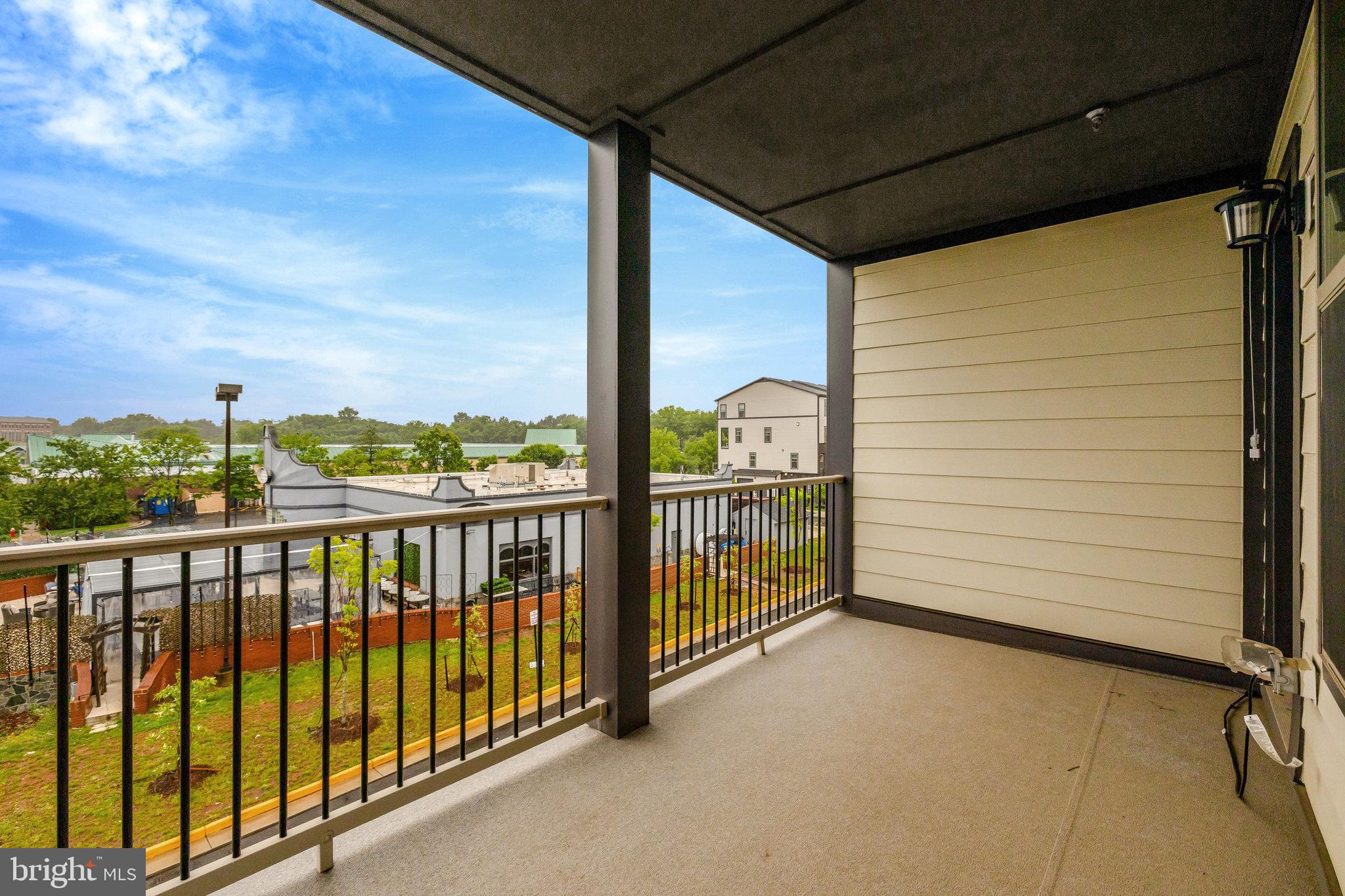 REGAL CHASE - Residential