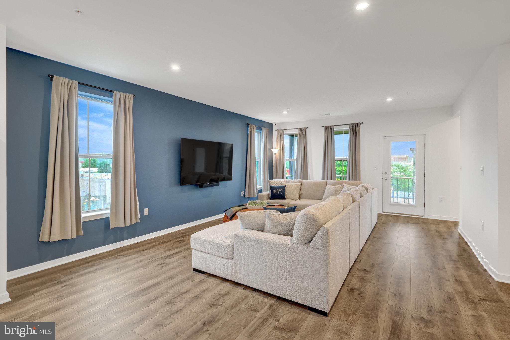 REGAL CHASE - Residential