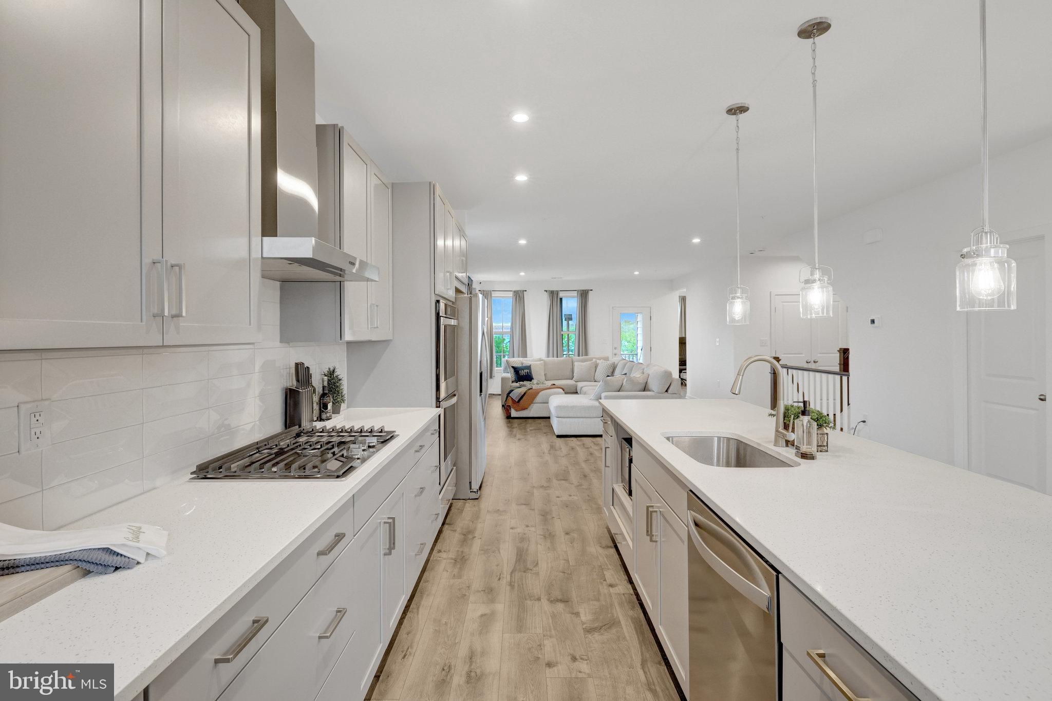 REGAL CHASE - Residential