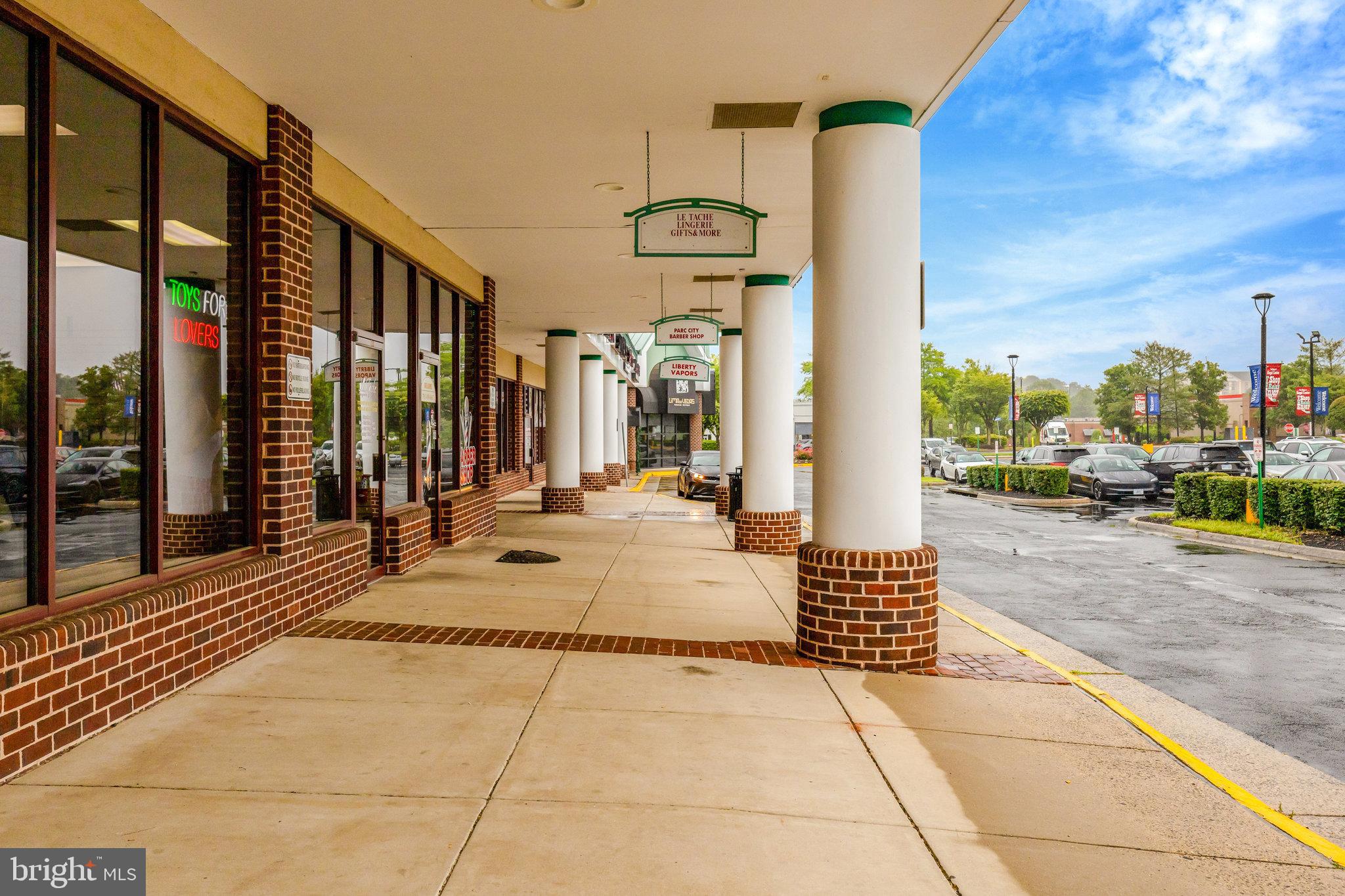 REGAL CHASE - Residential