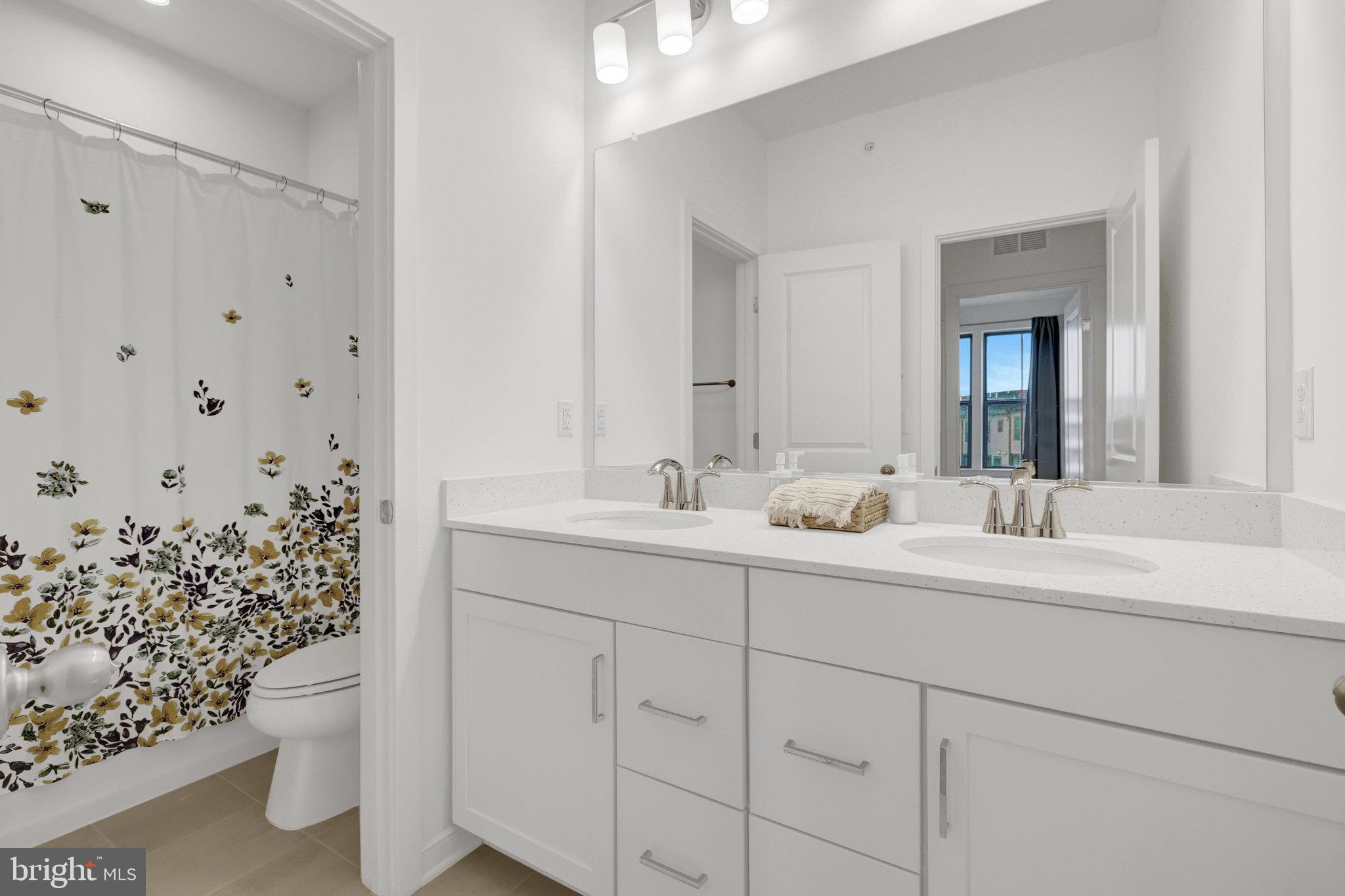 REGAL CHASE - Residential