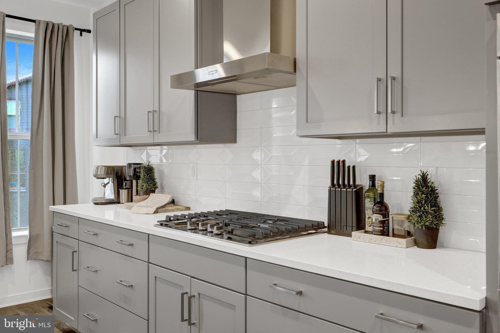 REGAL CHASE - Residential