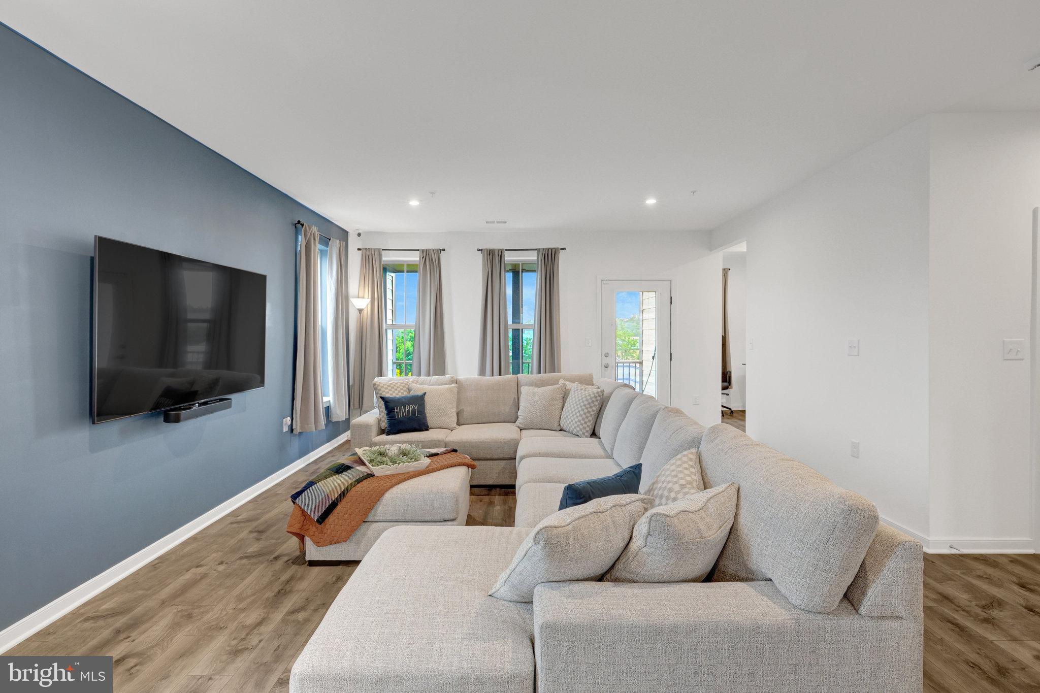 REGAL CHASE - Residential