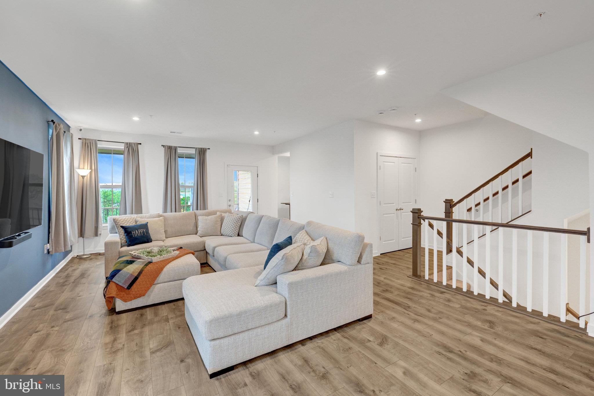 20941 BLUEBIRD SQUARE