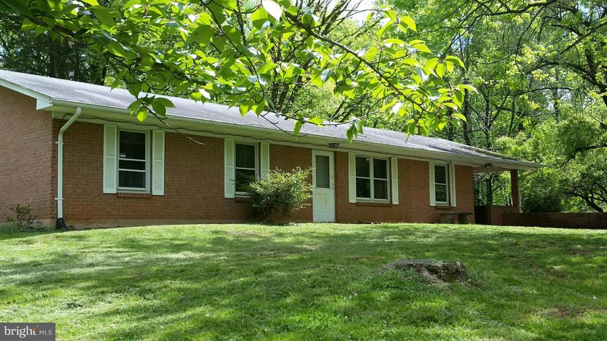 One level living situated on 1.38 acres. Large kitchen & dining area with bonus room off the side. Covered porch, huge concrete driveway large enough for +/-4 cars. Large workshop & additional shed. Plenty of space for a garden. All paved & no mountain roads to climb. Close to Shenandoah River and mins to town make this a highly desirable location. A little sweat equity & this place shine!