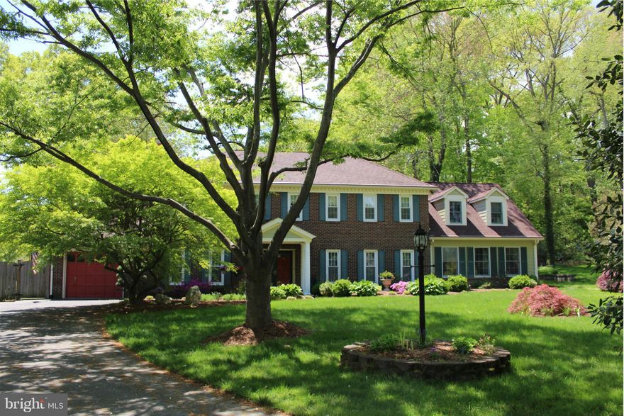 Private & Fully Fenced landscaped lot (.625 acres), 3500 sq ft, 6 BRs including 2 master suites, Spacious LR, DR, FR & Rms for Study & Media Rm, Gourmet Kit w/ceramic tile. In-Ground Pool & Jacuzzi. Prime cul-de-sac location. 2007 2-Level Addition.Lots of upgrades.Easy access to Ft Belvoir, Old Town Alex, National Airport, Pentagon, Crystal City & DC