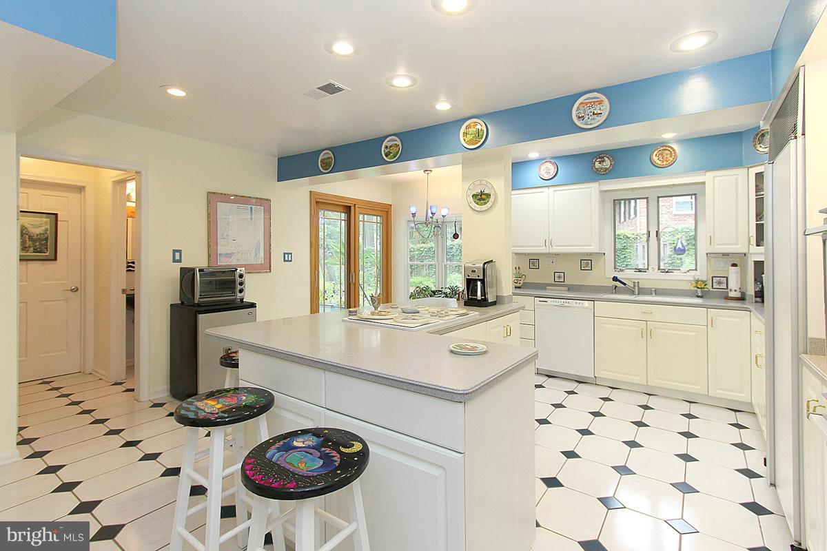 RIVERSIDE ESTATES - Residential