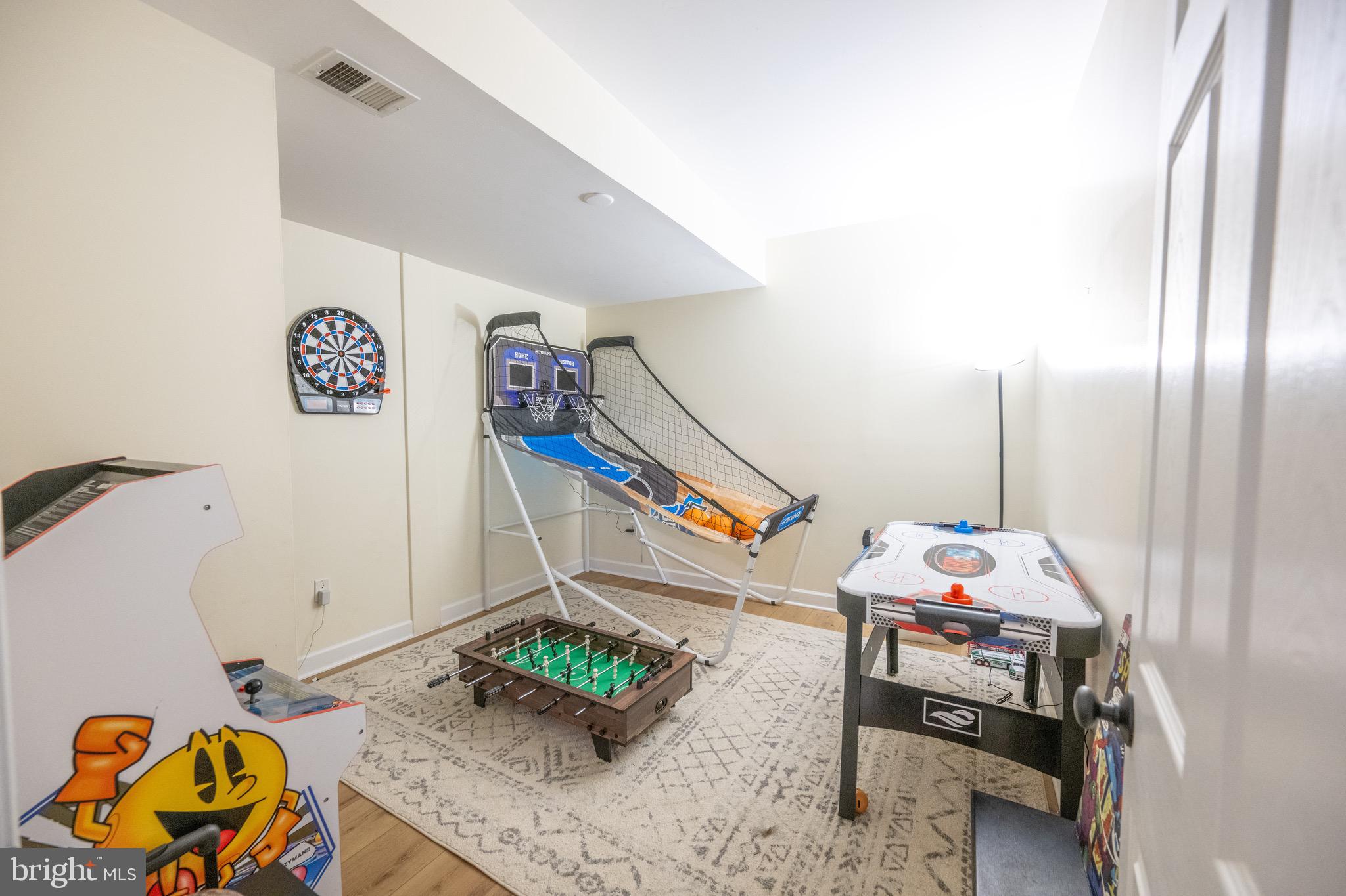 VILLAGE CASE - Residential