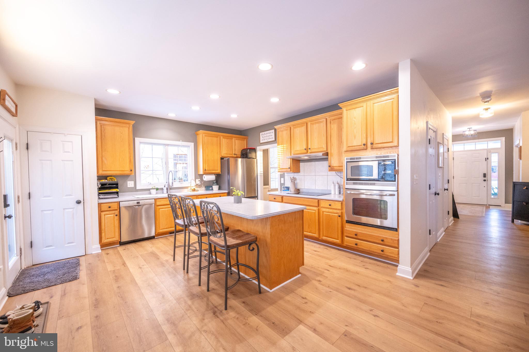 VILLAGE CASE - Residential