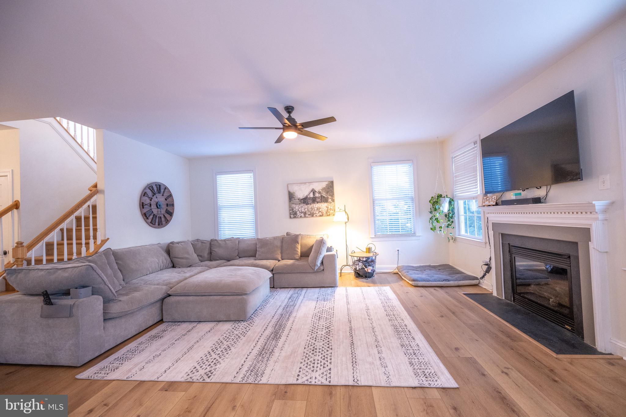 VILLAGE CASE - Residential