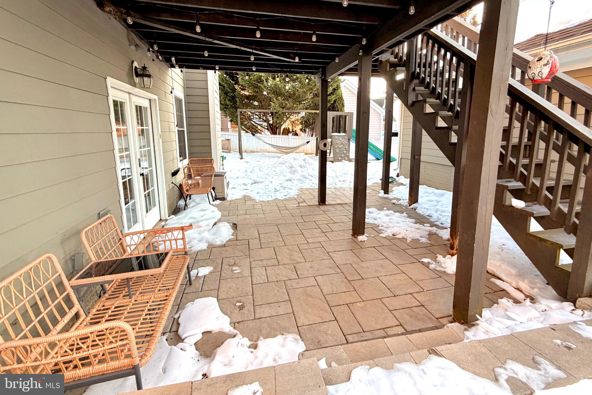 VILLAGE CASE - Residential