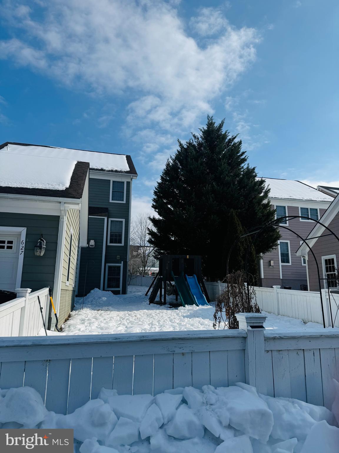 VILLAGE CASE - Residential