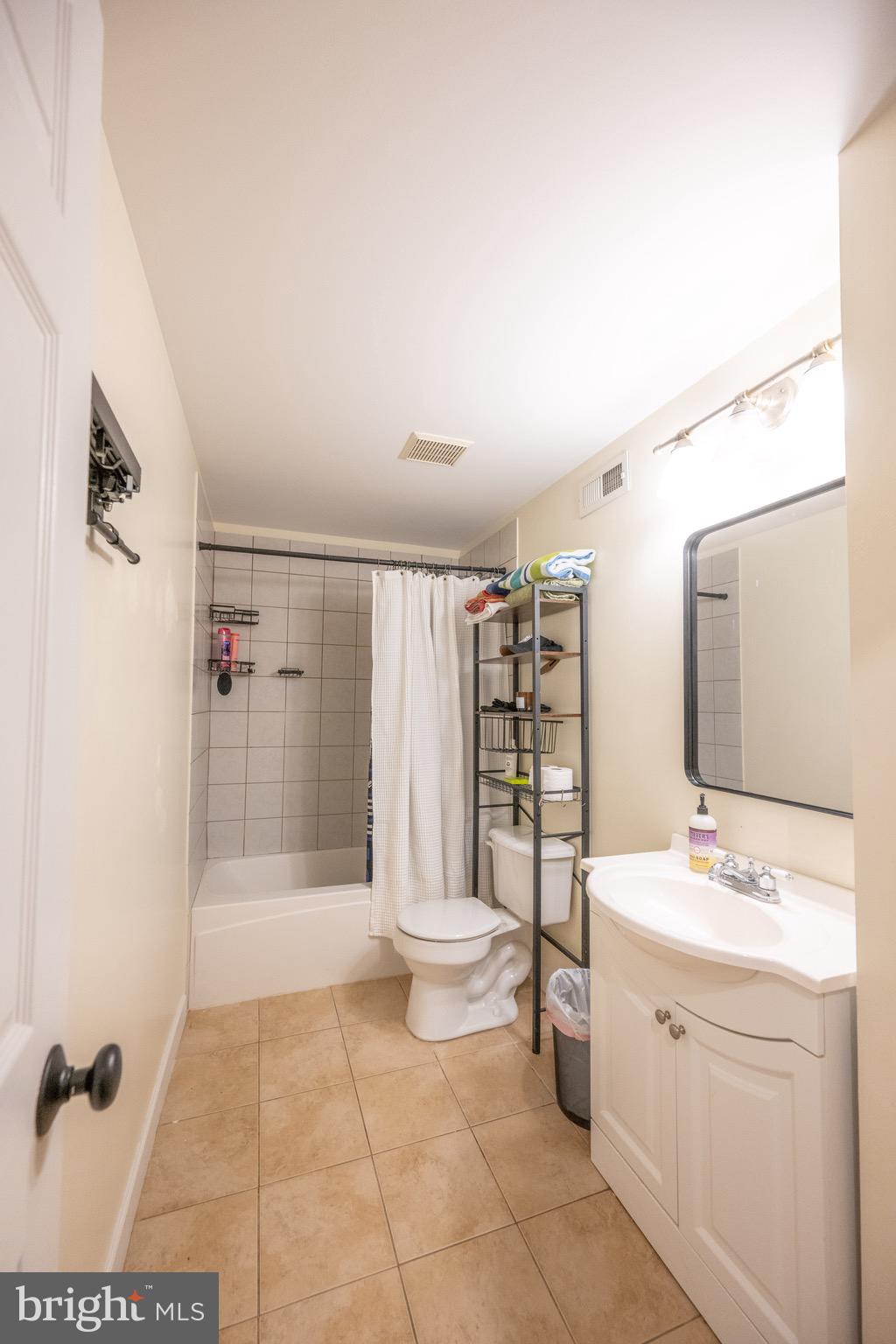 VILLAGE CASE - Residential