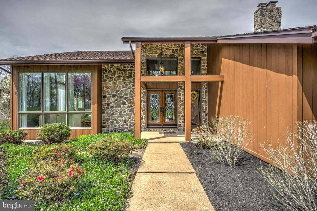 Photo of 148 FOREST LN, ELIZABETHTOWN, PA 17022 (MLS # PALA2033426)