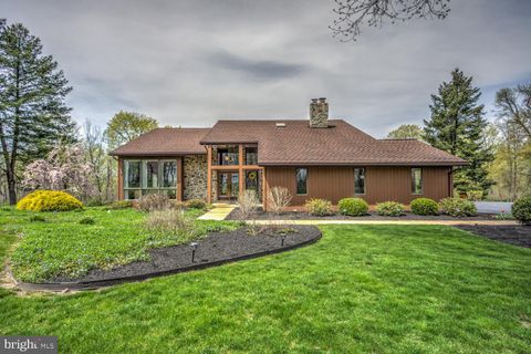 Photo of 148 FOREST LN, ELIZABETHTOWN, PA 17022 (MLS # PALA2033426)