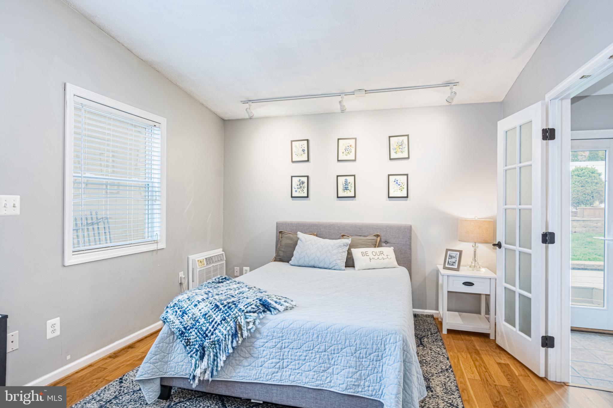 YORK MANOR - Residential