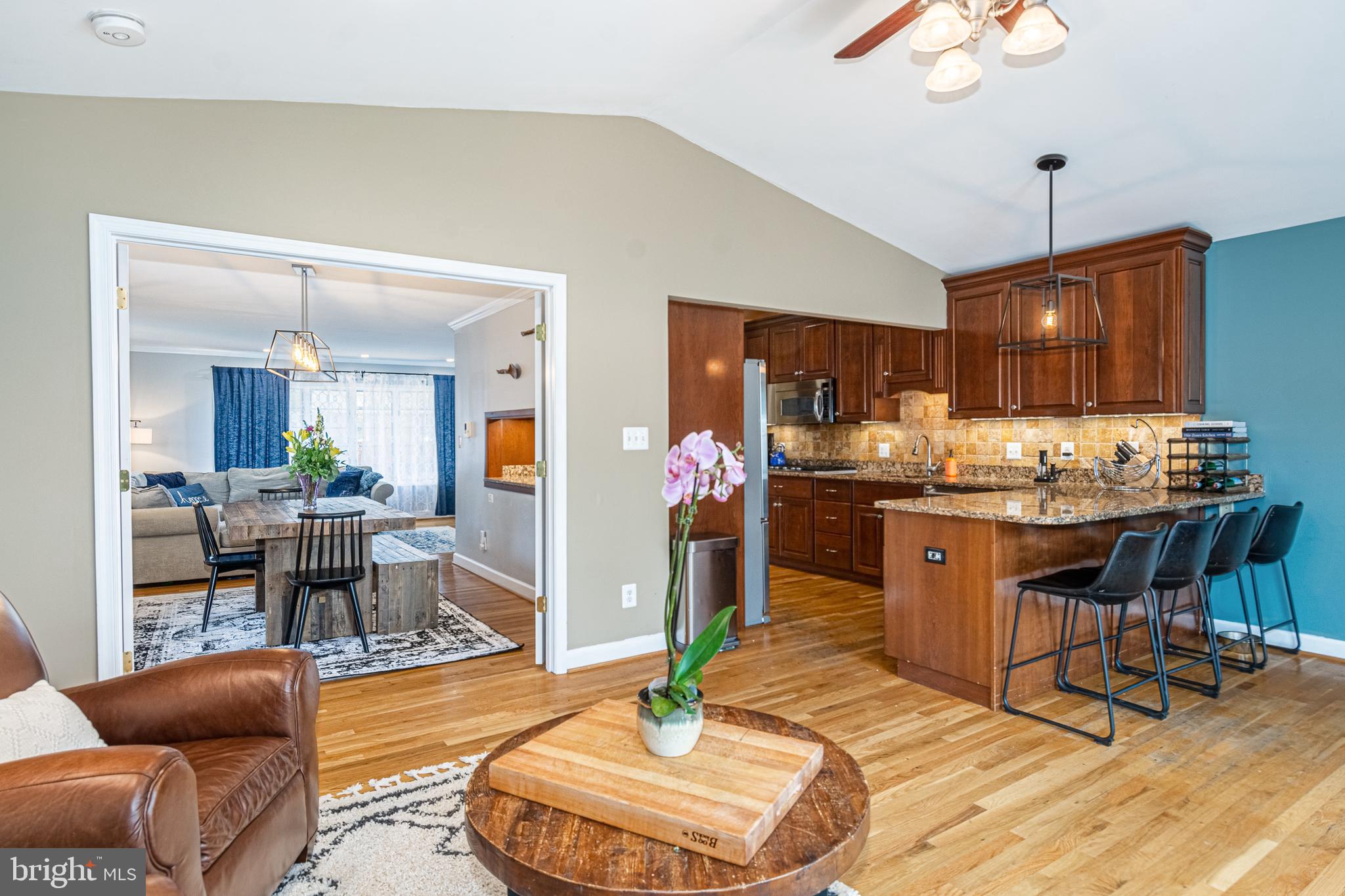 YORK MANOR - Residential